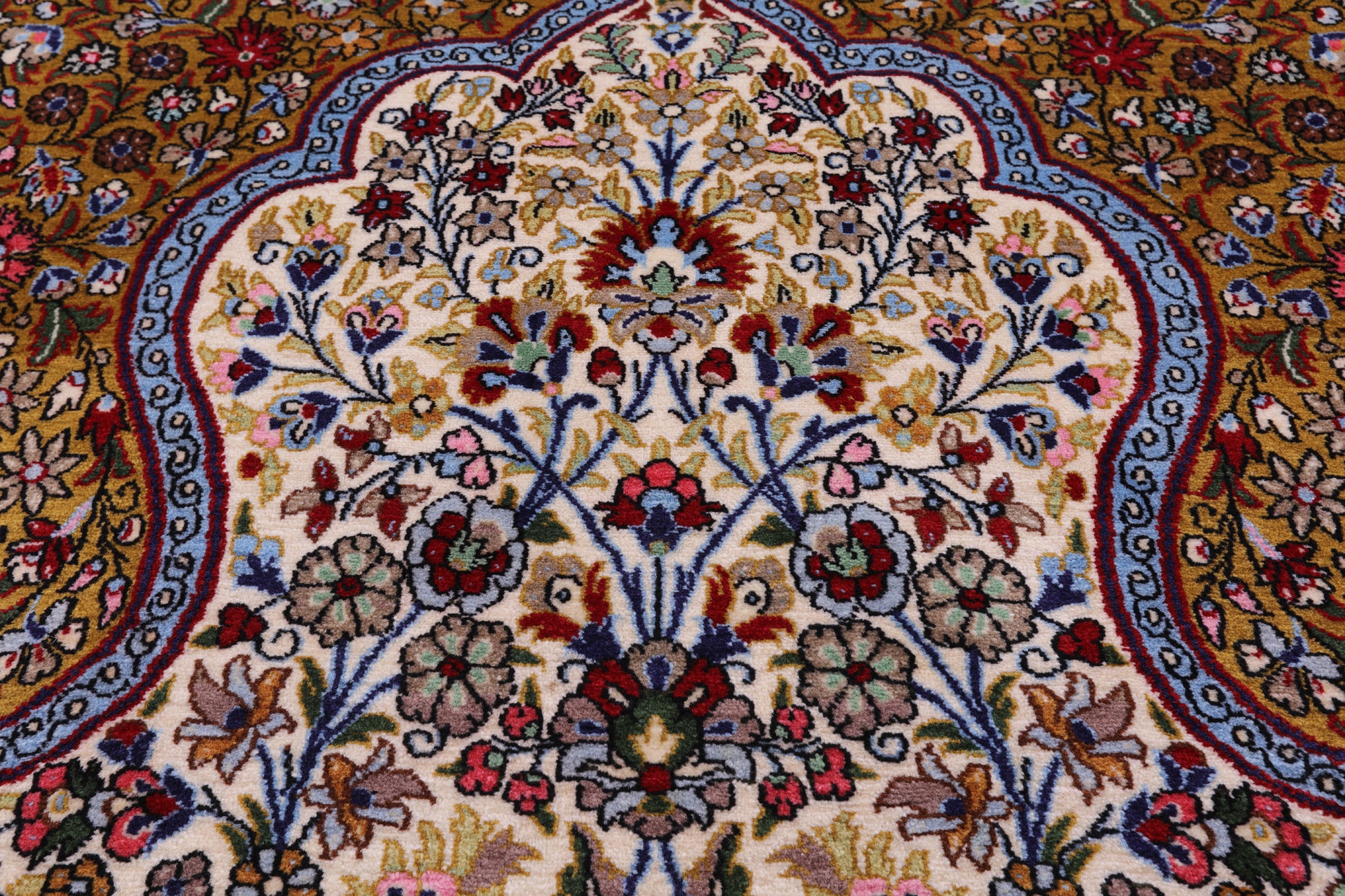 Persian Qum Handmade Wool Rug - 4' 8" X 7' 0" - Golden Nile