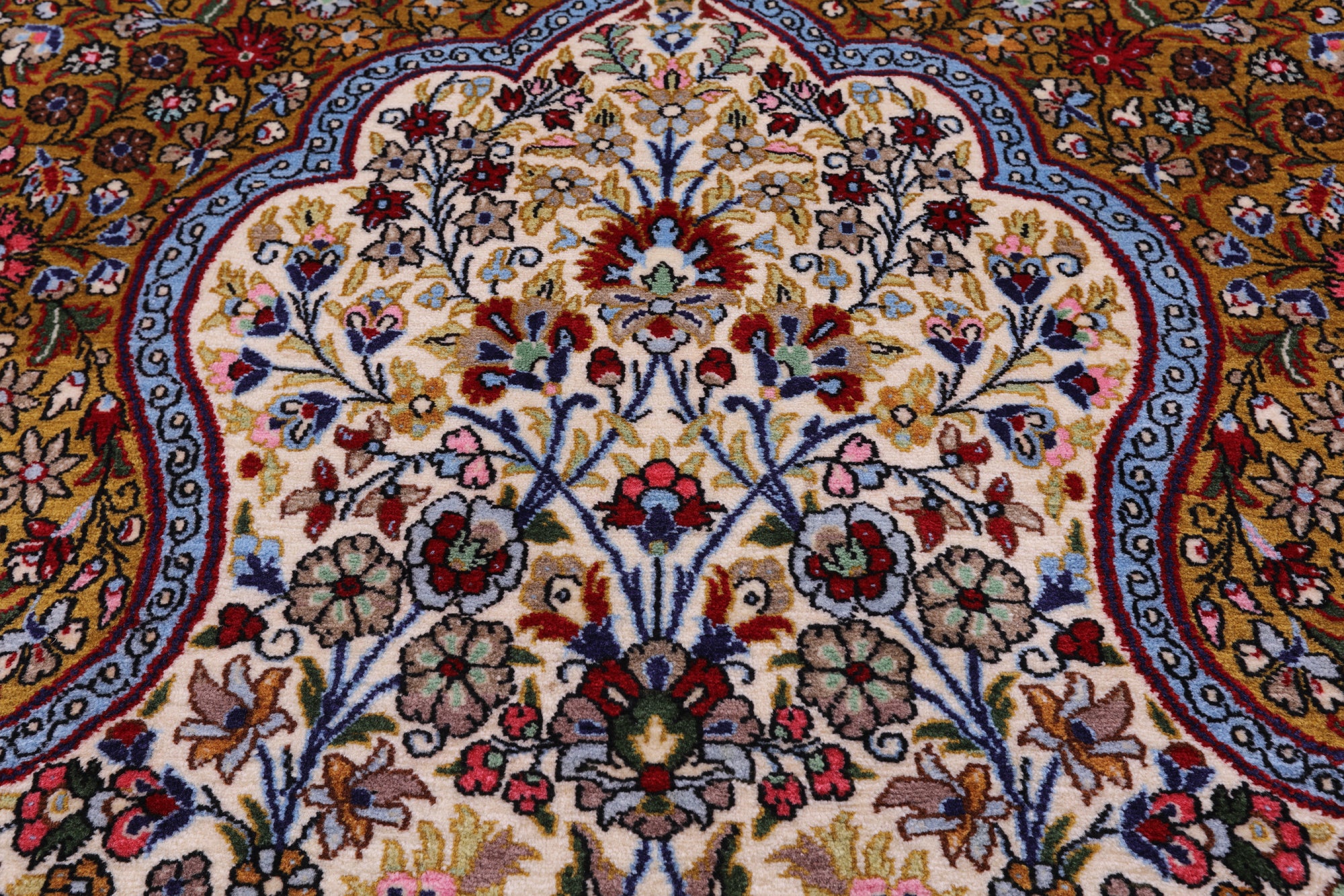 Persian Qum Handmade Wool Rug - 4' 8" X 7' 0" - Golden Nile