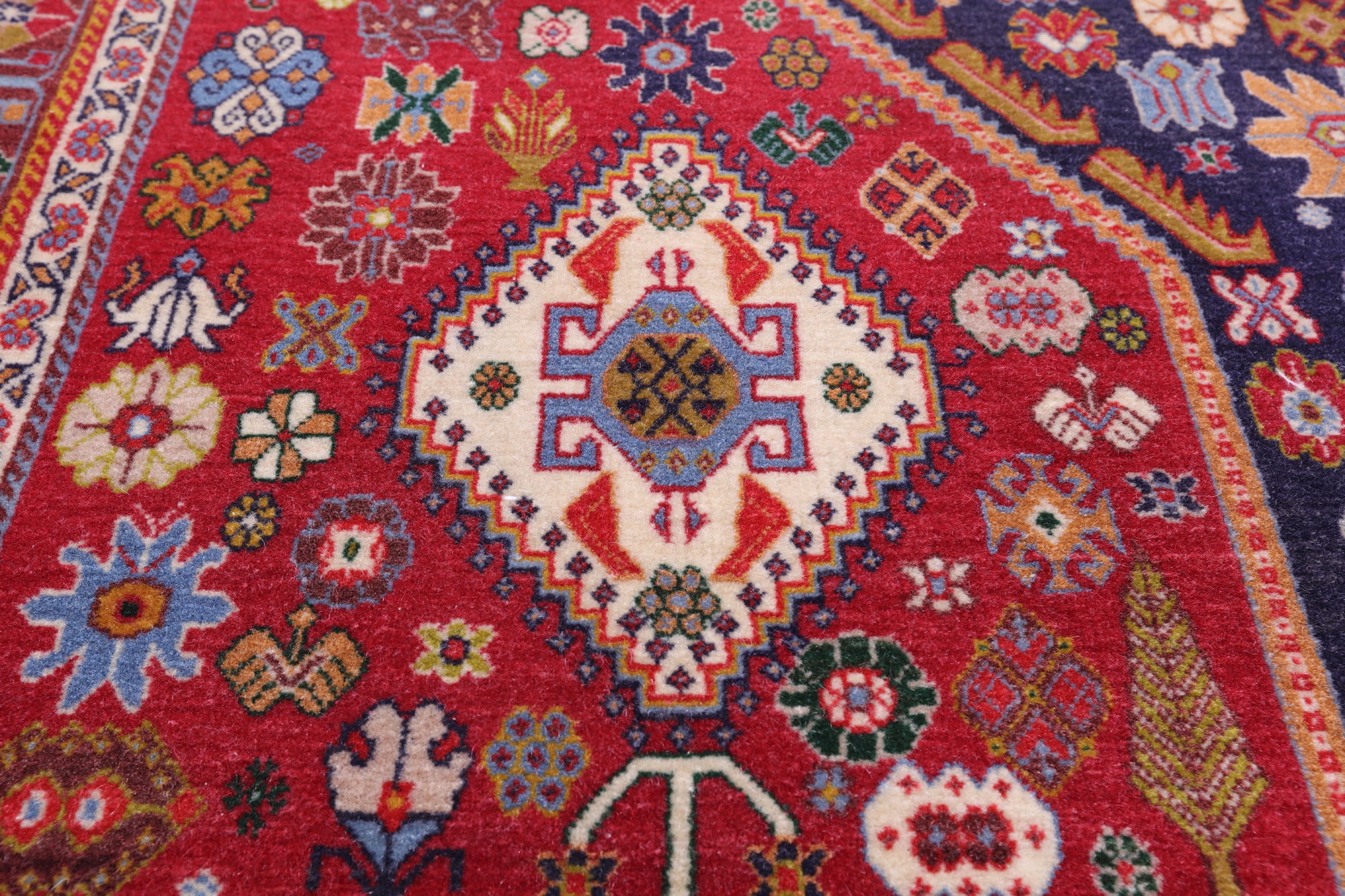 Persian Hand Knotted Wool Rug - 3' 4" X 5' 1" - Golden Nile