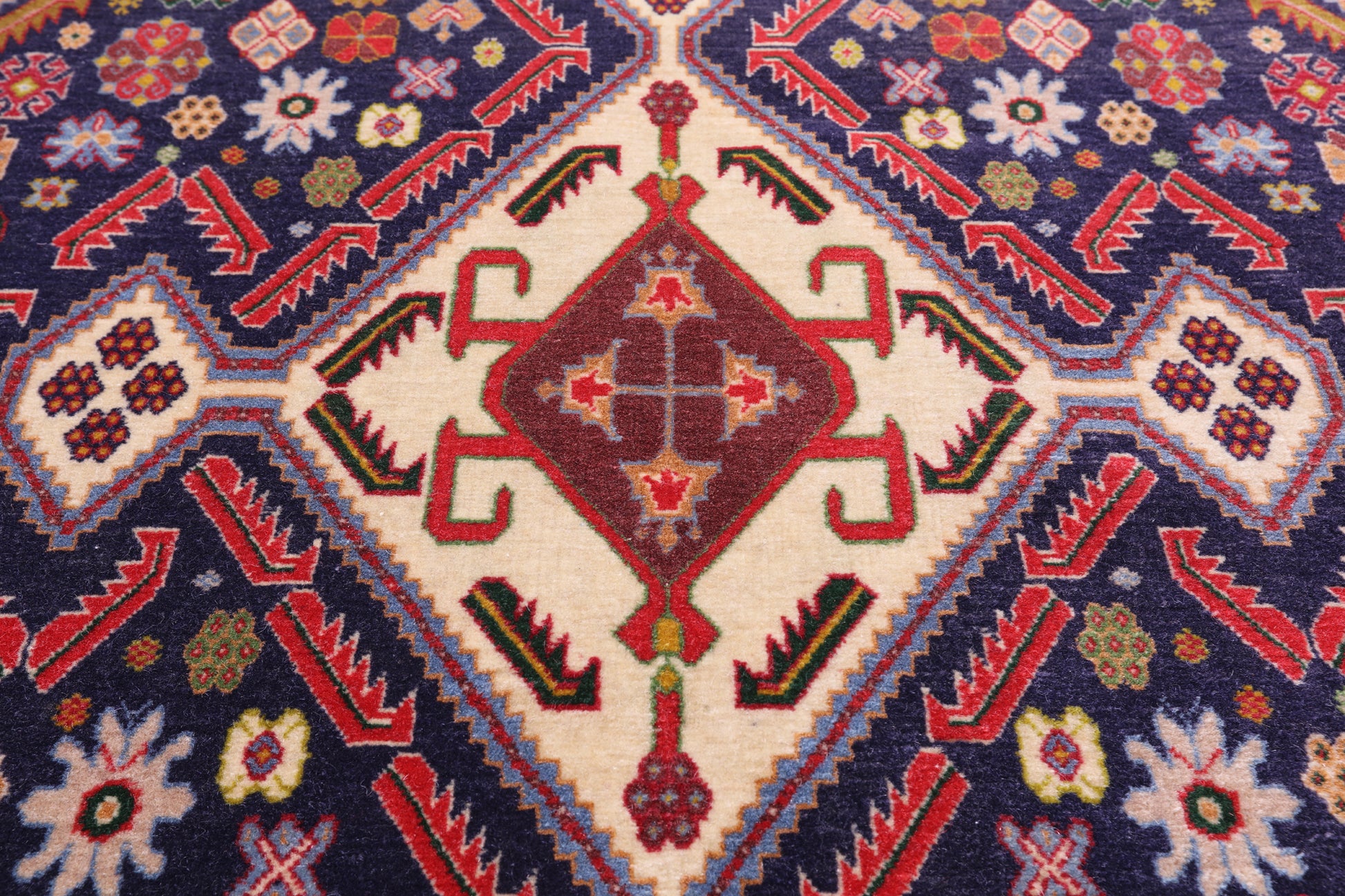 Persian Hand Knotted Wool Rug - 3' 4" X 5' 1" - Golden Nile