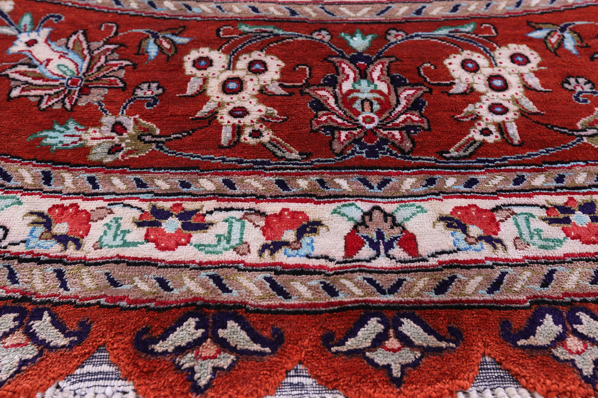 Round Persian Qum Hand Knotted 100% Silk Rug - 6' 5" X 6' 5" - Golden Nile