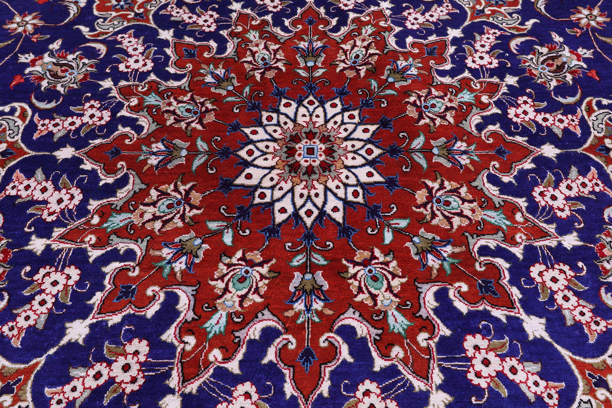 Round Persian Qum Hand Knotted 100% Silk Rug - 6' 5" X 6' 5" - Golden Nile