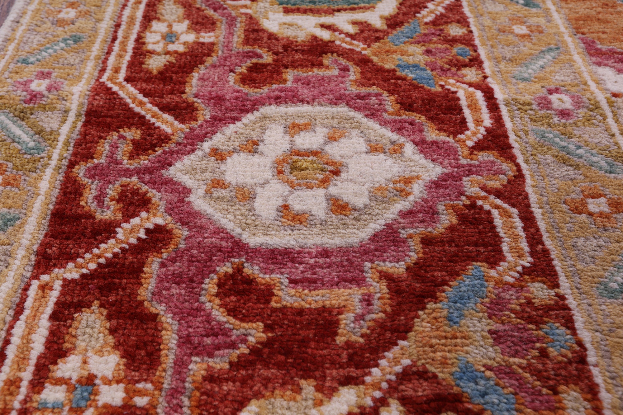 Ivory Persian Heriz Serapi Handmade Wool Rug - 9' 0" X 12' 0"