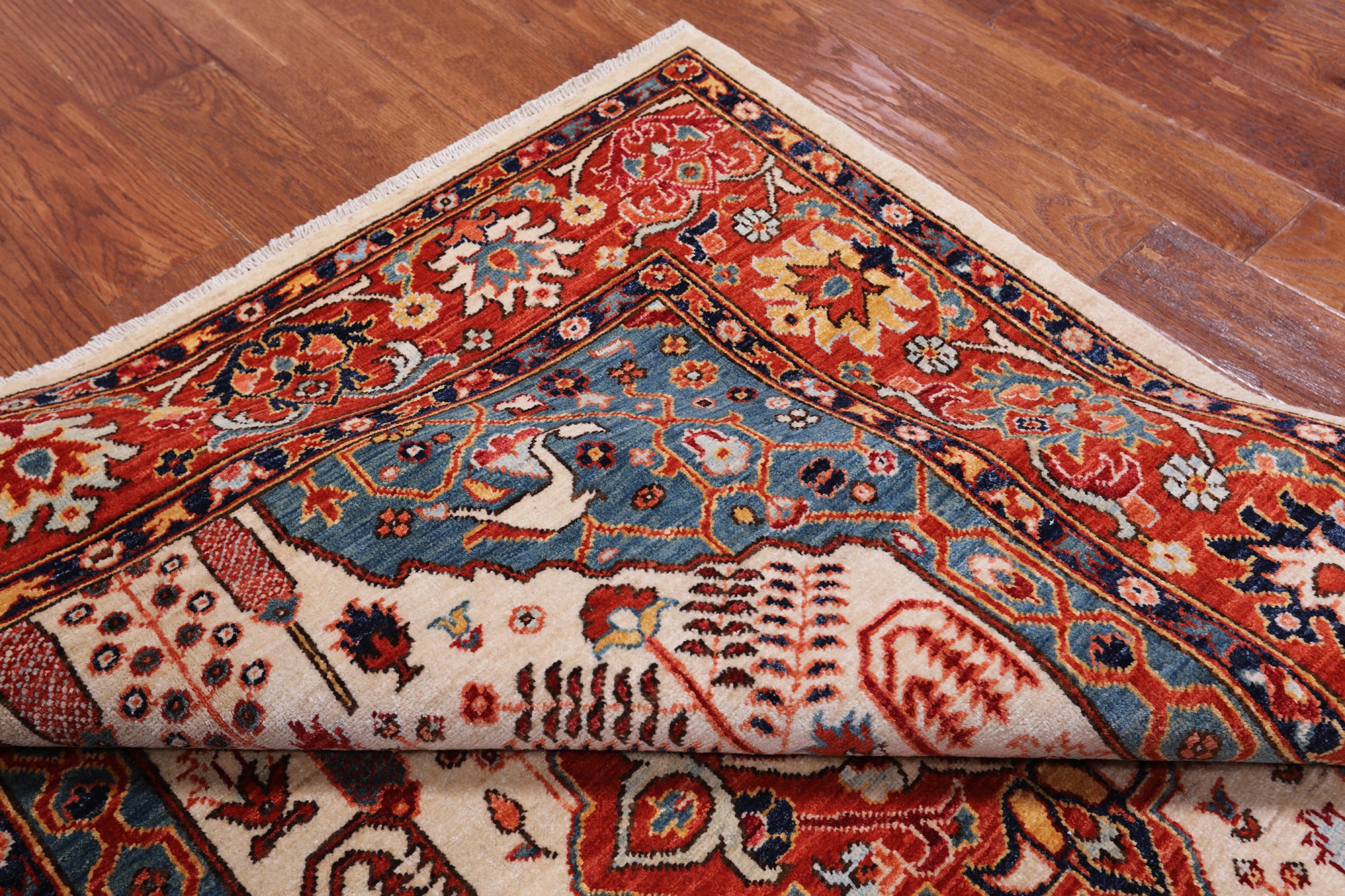 Ivory Persian Fine Serapi Hand-Knotted Wool Rug - 5' 6" X 6' 10"