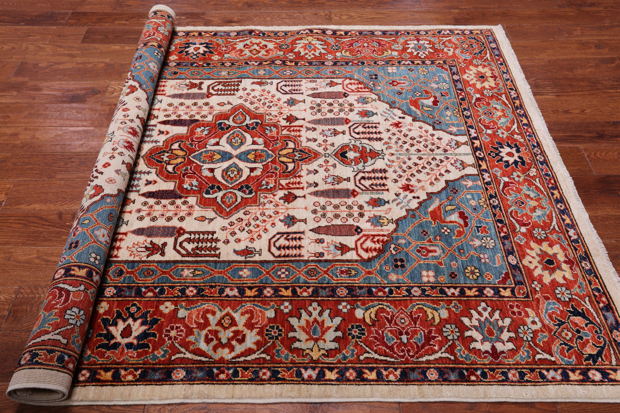 Ivory Persian Fine Serapi Hand-Knotted Wool Rug - 5' 6" X 6' 10"