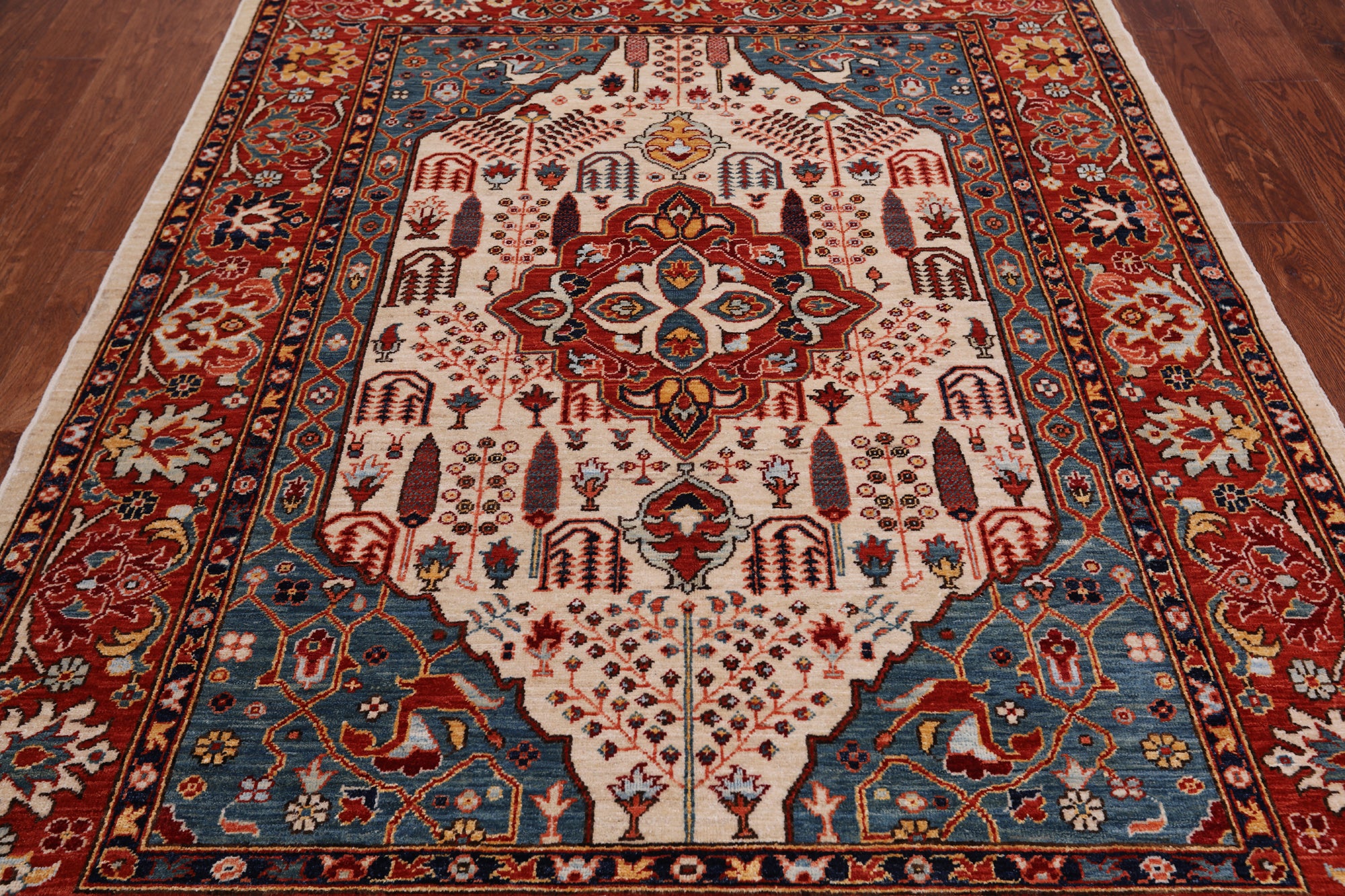 Ivory Persian Fine Serapi Hand-Knotted Wool Rug - 5' 6" X 6' 10"