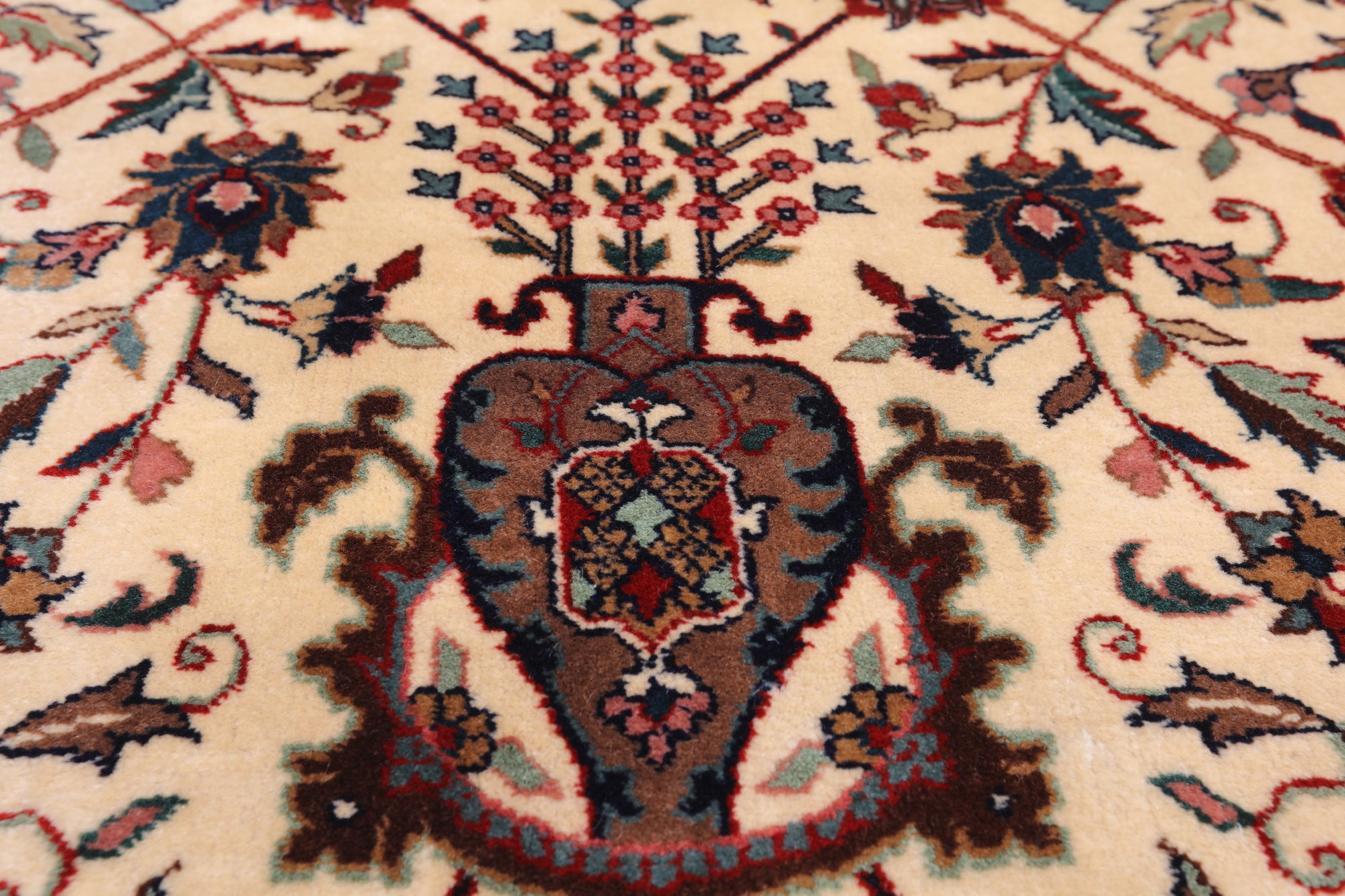 Beige Persian Fine Tabriz Handmade Wool Rug - 4' 11" X 6' 10"