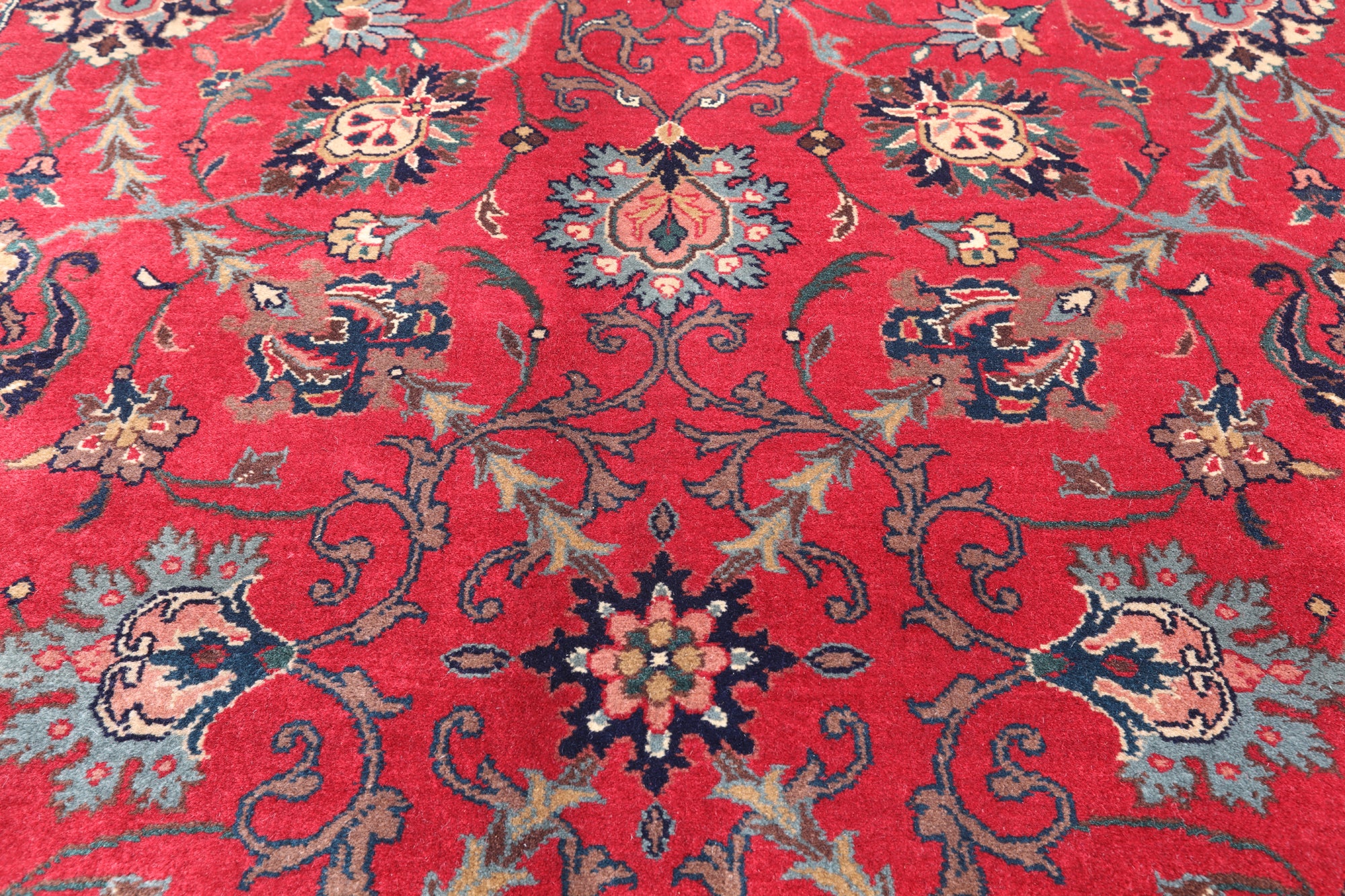 Red Persian Fine Tabriz Handmade Wool Rug - 9' 11" X 13' 7"