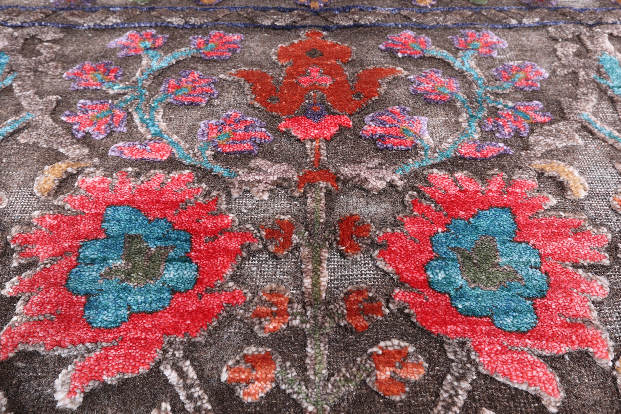 Brown Persian Tabriz Silk With Oxidized Wool Handmade Rug - 5' 6" X 7' 8"