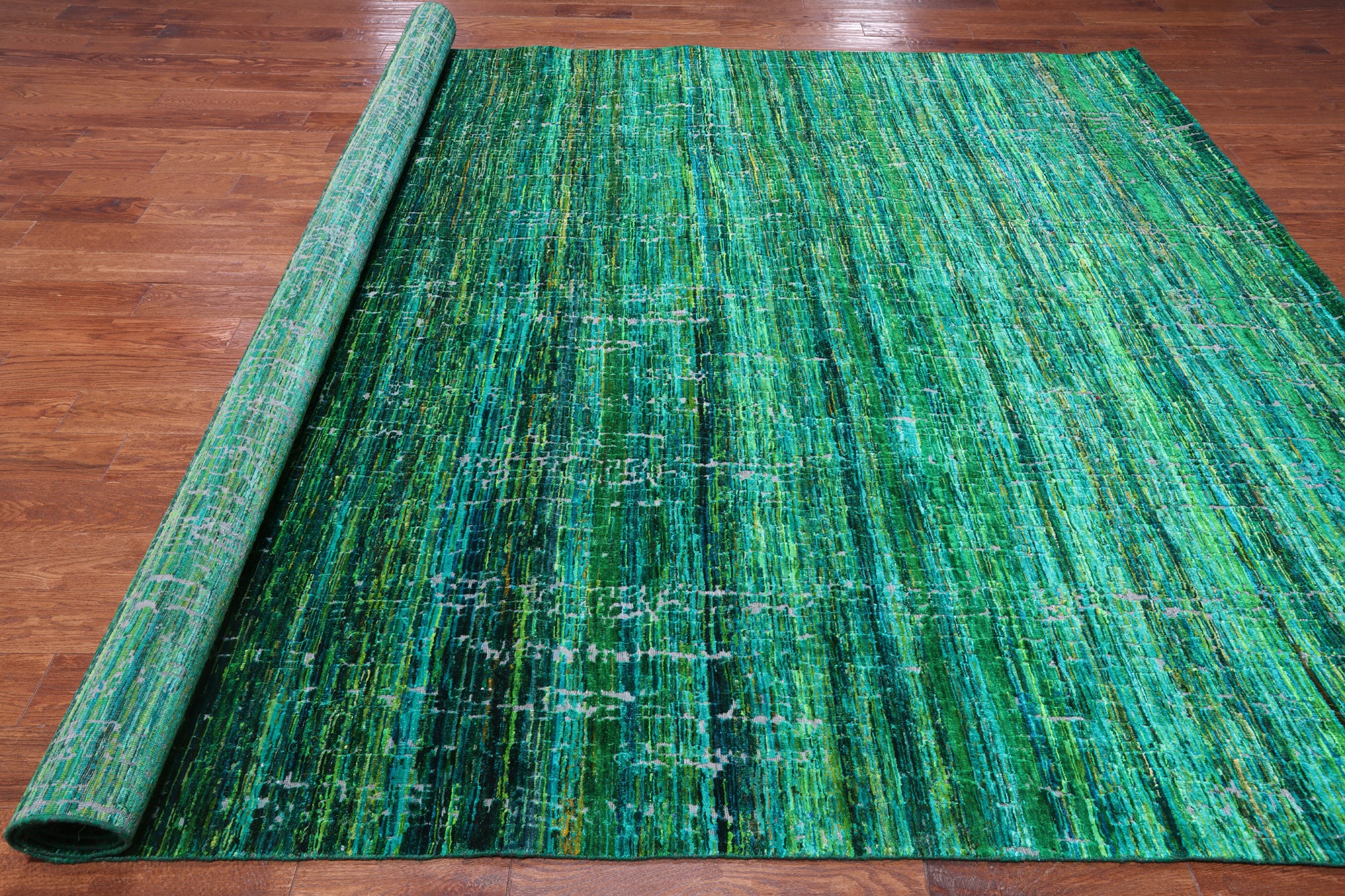 Green Modern Embossed Hand Knotted 100% Silk Rug - 8' 11" X 11' 11"