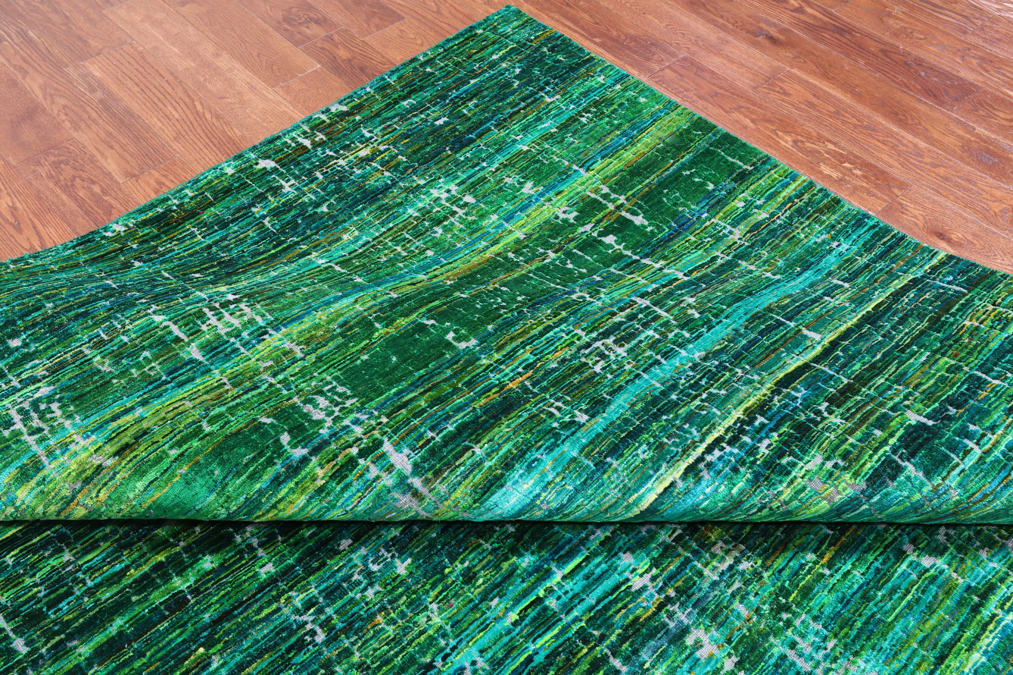 Green Modern Embossed Hand Knotted 100% Silk Rug - 8' 11" X 11' 11"