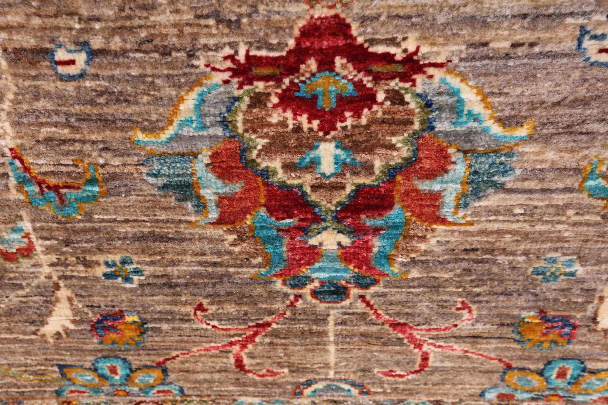 Peshawar Hand Knotted Wool Rug - 4' 1" X 5' 11"
