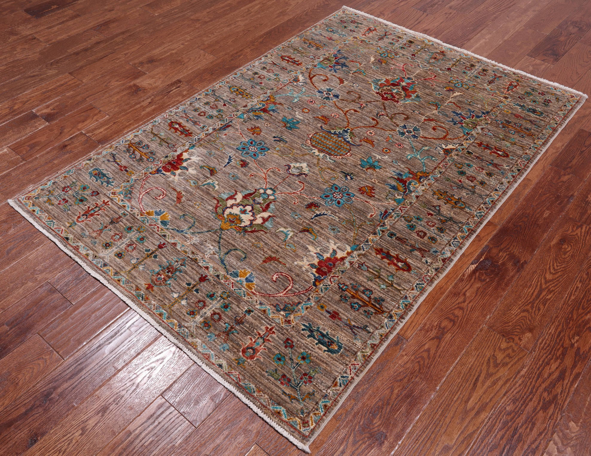 Peshawar Hand Knotted Wool Rug - 4' 1" X 5' 11"