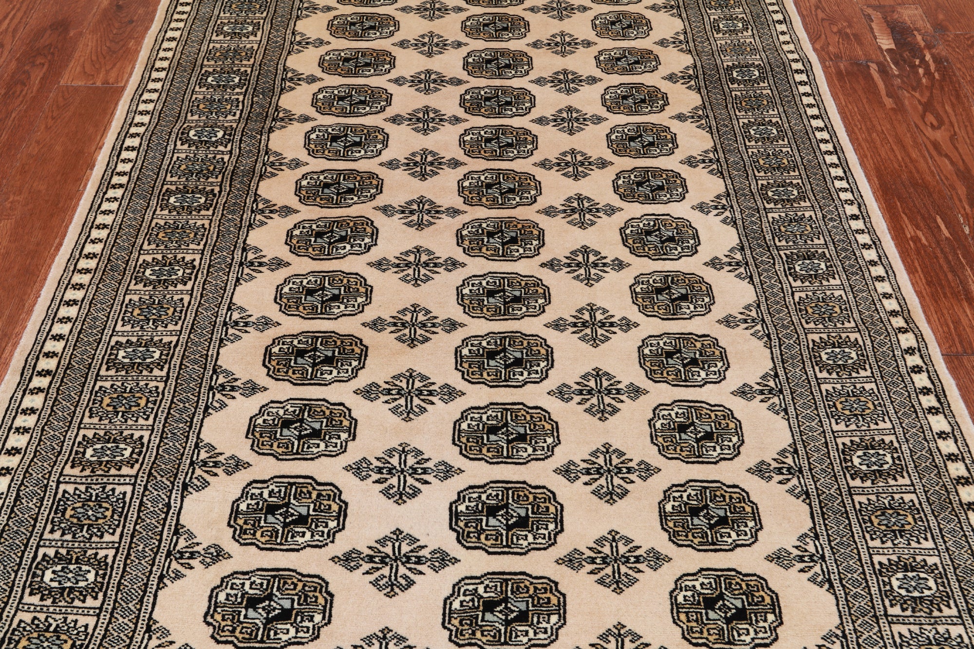 Ivory Bokhara Handmade Wool Rug - 4' 6" X 7' 0"
