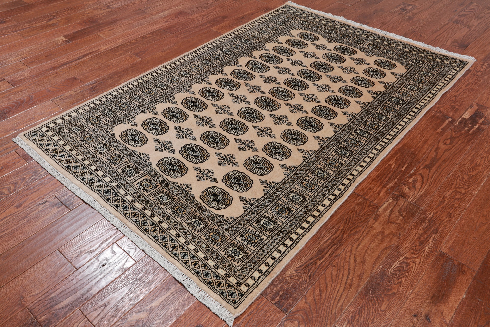 Ivory Bokhara Handmade Wool Rug - 4' 6" X 7' 0"