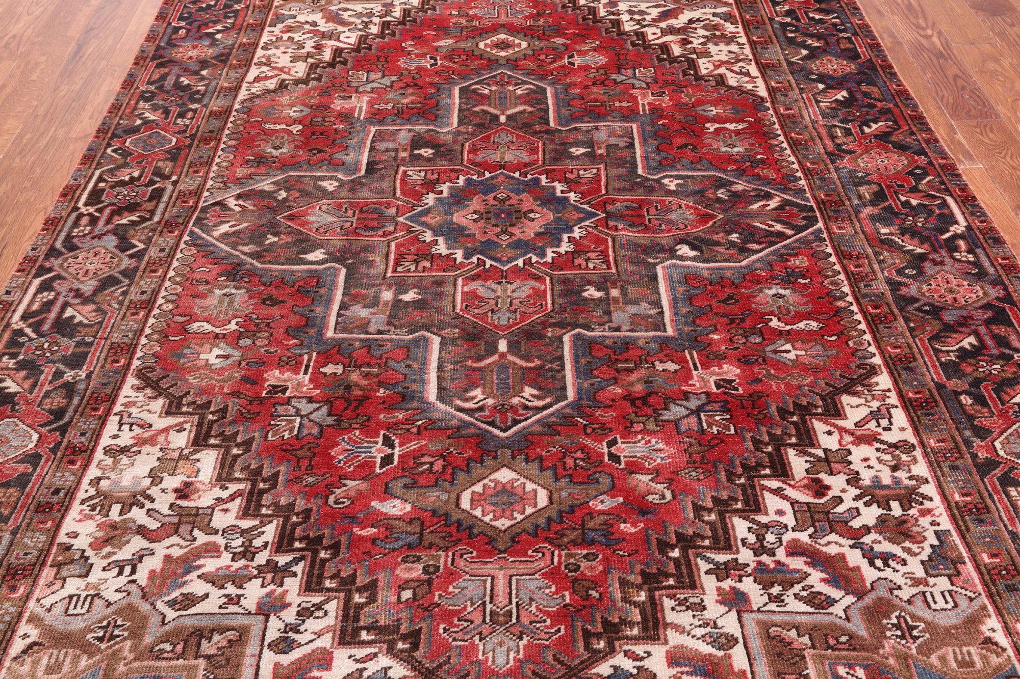 Red Vintage Persian Heriz Serapi Handmade Wool Rug - 7' 1" X 10' 5"