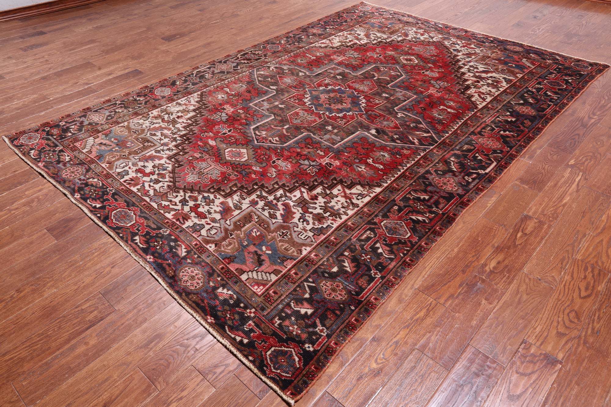 Red Vintage Persian Heriz Serapi Handmade Wool Rug - 7' 1" X 10' 5"