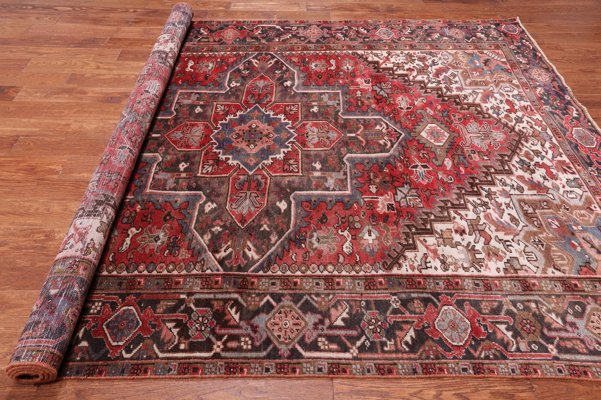 Red Vintage Persian Heriz Serapi Handmade Wool Rug - 7' 1" X 10' 5"