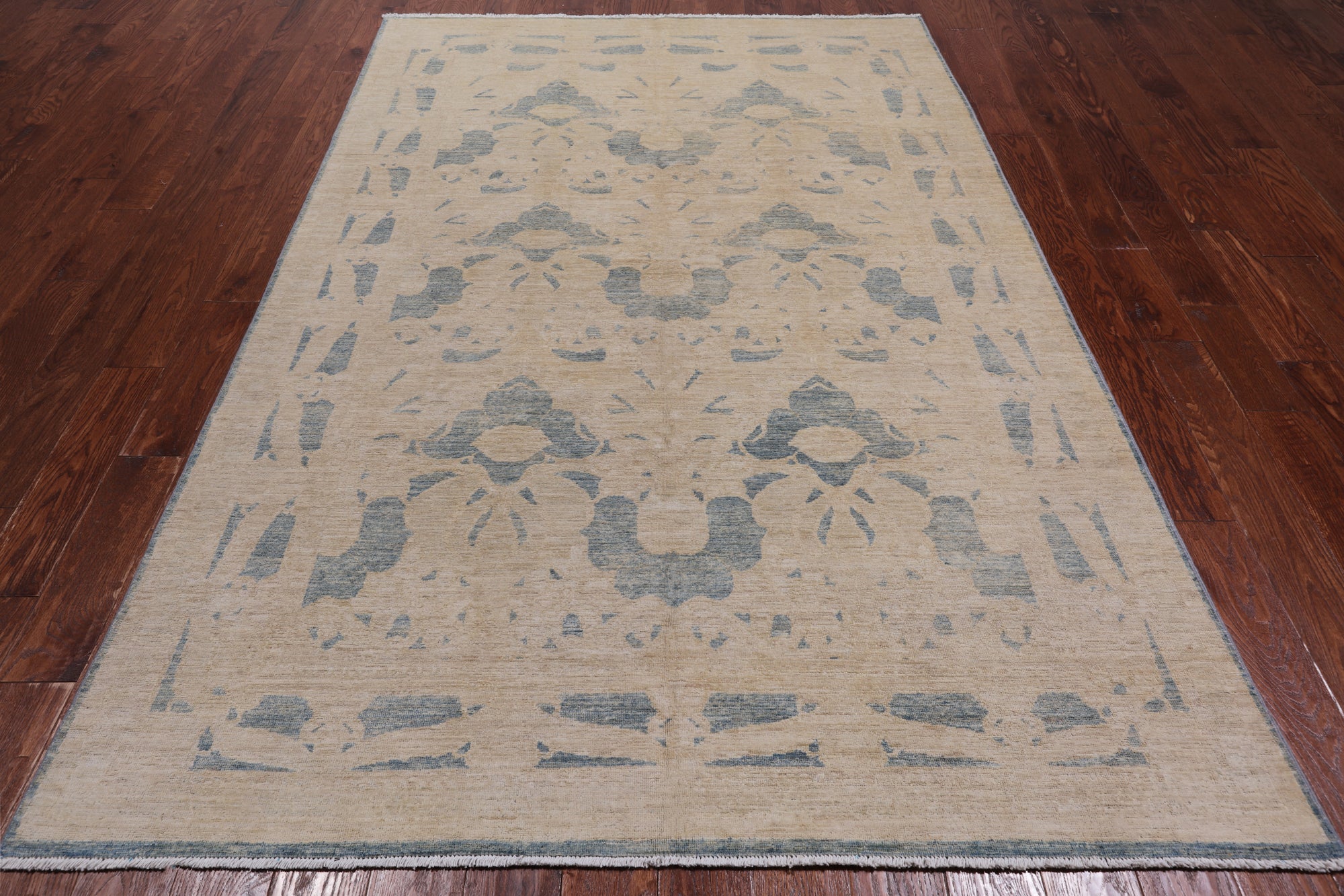 Ivory William Morris Handmade Wool Rug - 5' 10" X 8' 10"