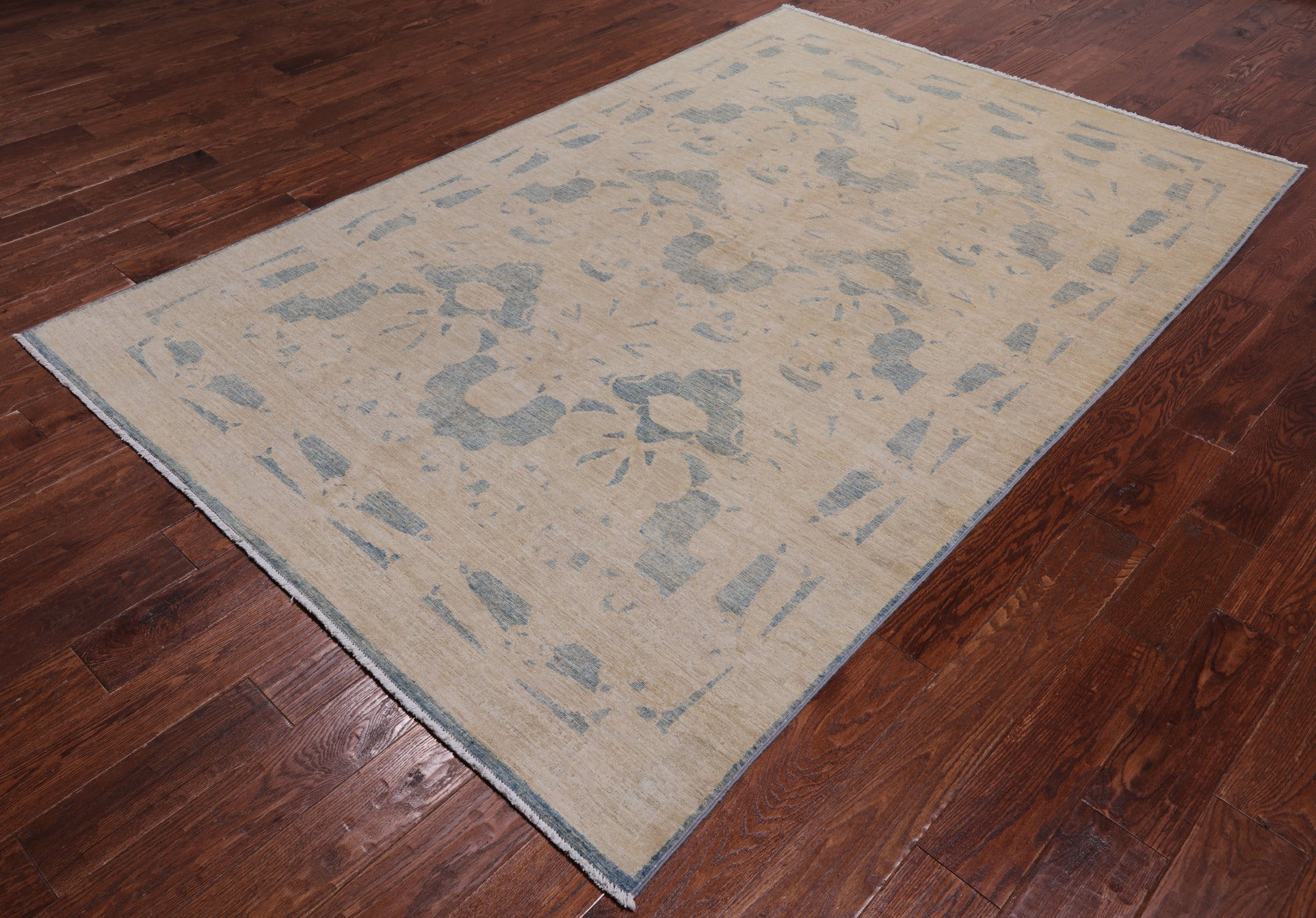 Ivory William Morris Handmade Wool Rug - 5' 10" X 8' 10"