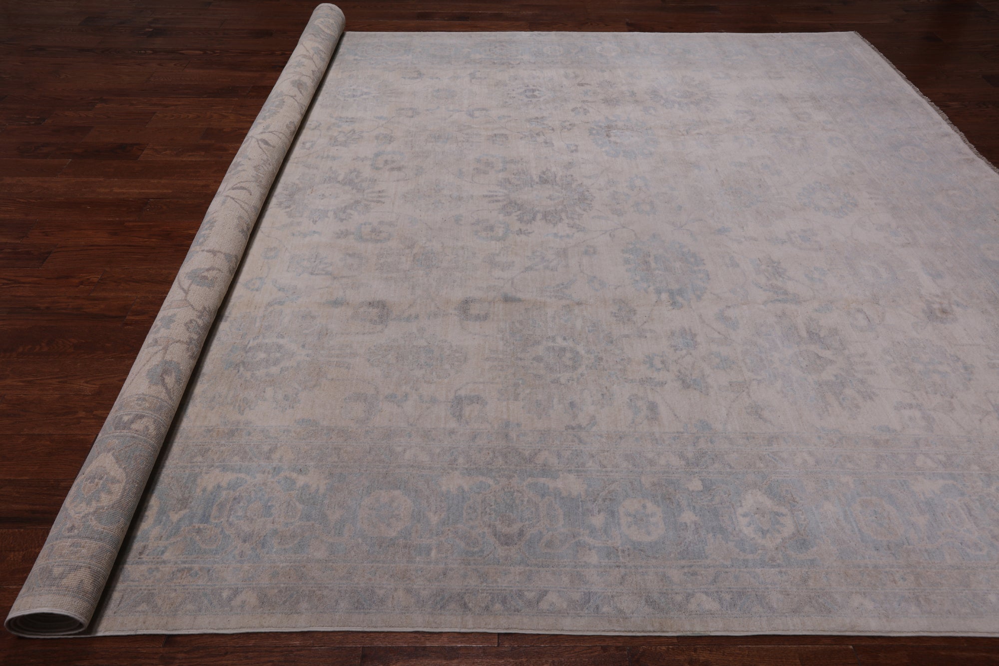 Ivory Peshawar Hand Knotted Wool Rug - 9' 10" X 13' 7"