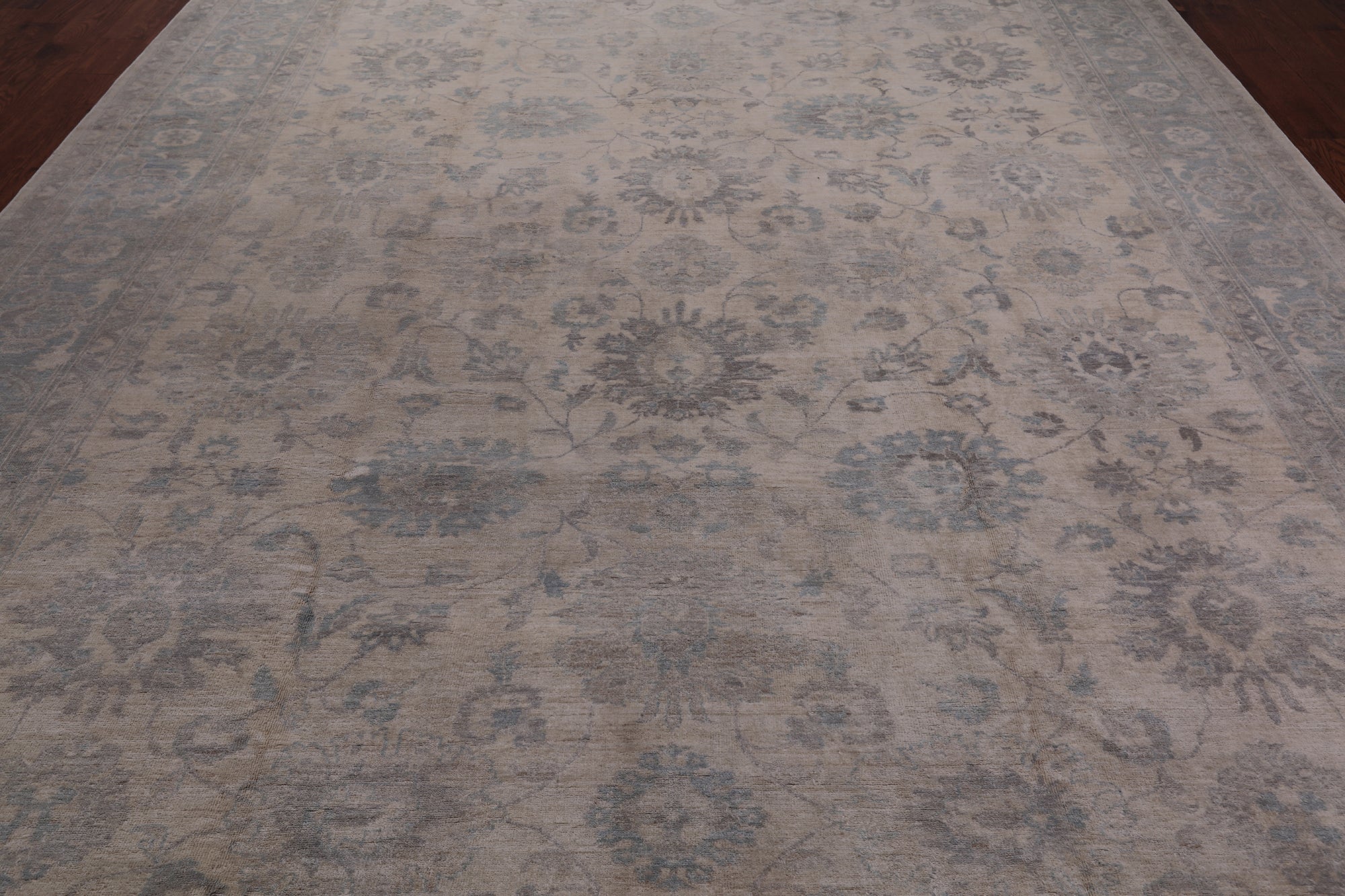 Ivory Peshawar Hand Knotted Wool Rug - 9' 10" X 13' 7"
