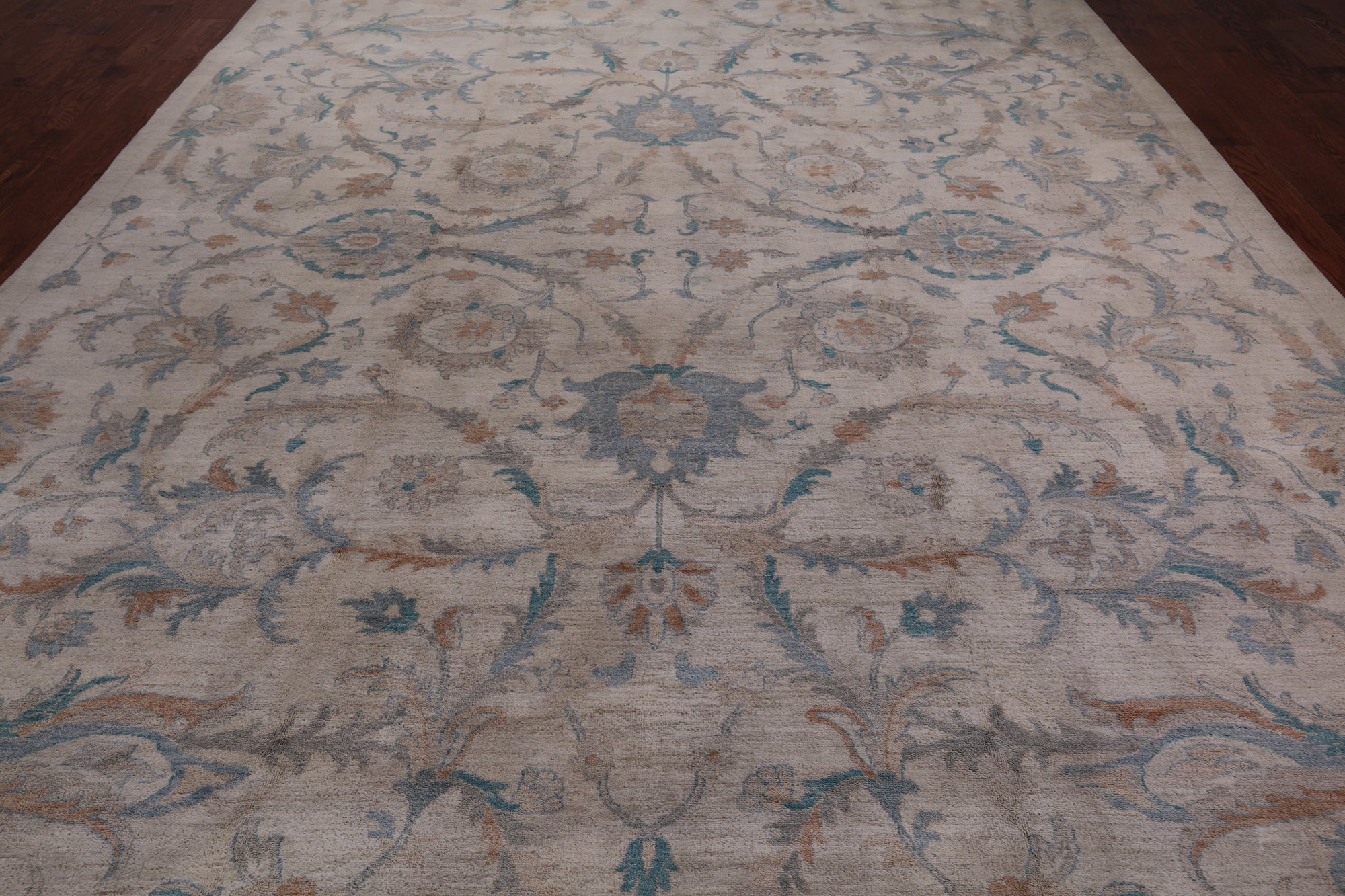 Ivory White Wash Peshawar Hand Knotted Wool Rug - 9' 11" X 13' 11"