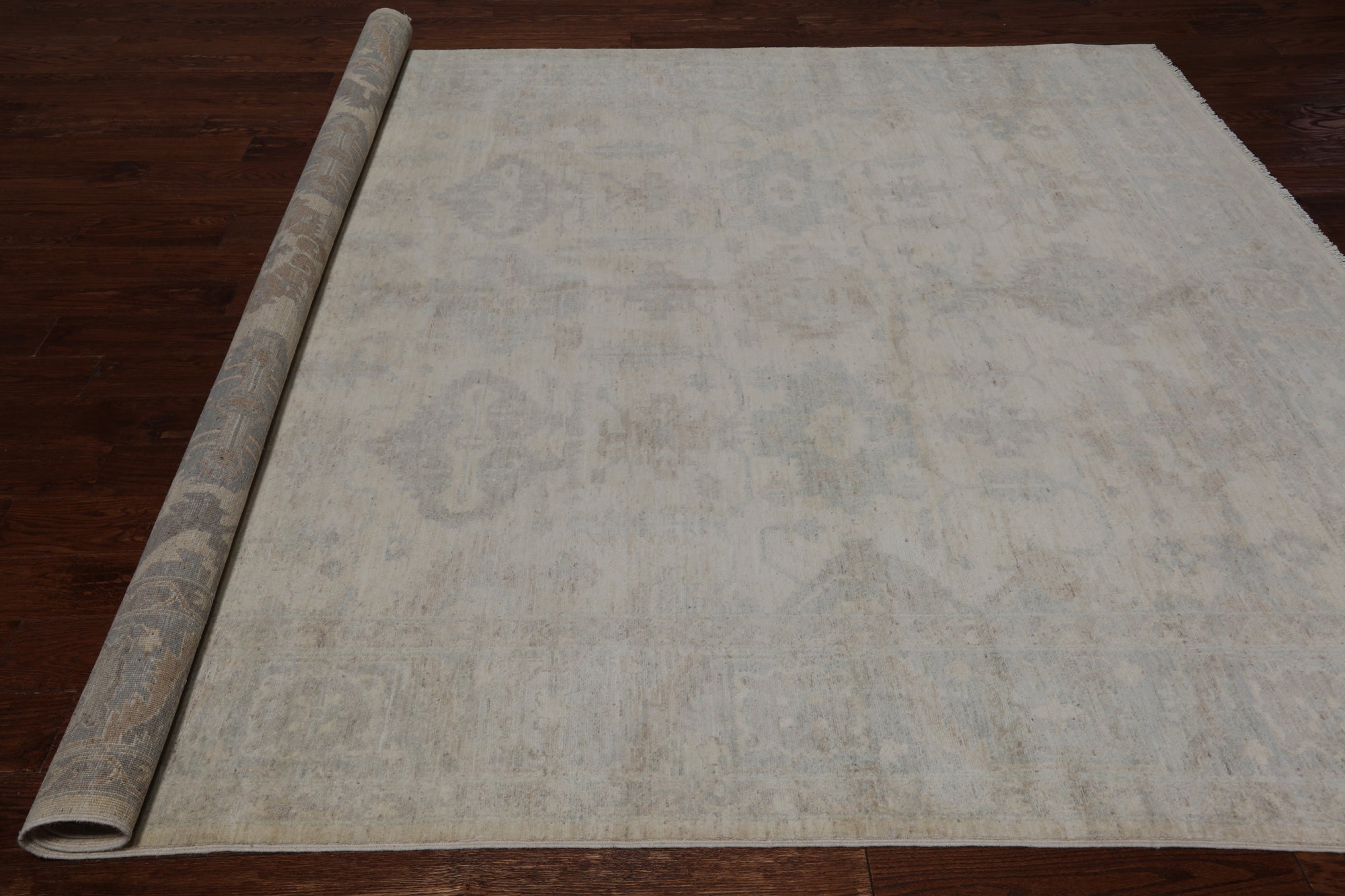 Ivory White Wash Peshawar Hand Knotted Wool Rug - 7' 11" X 9' 11"