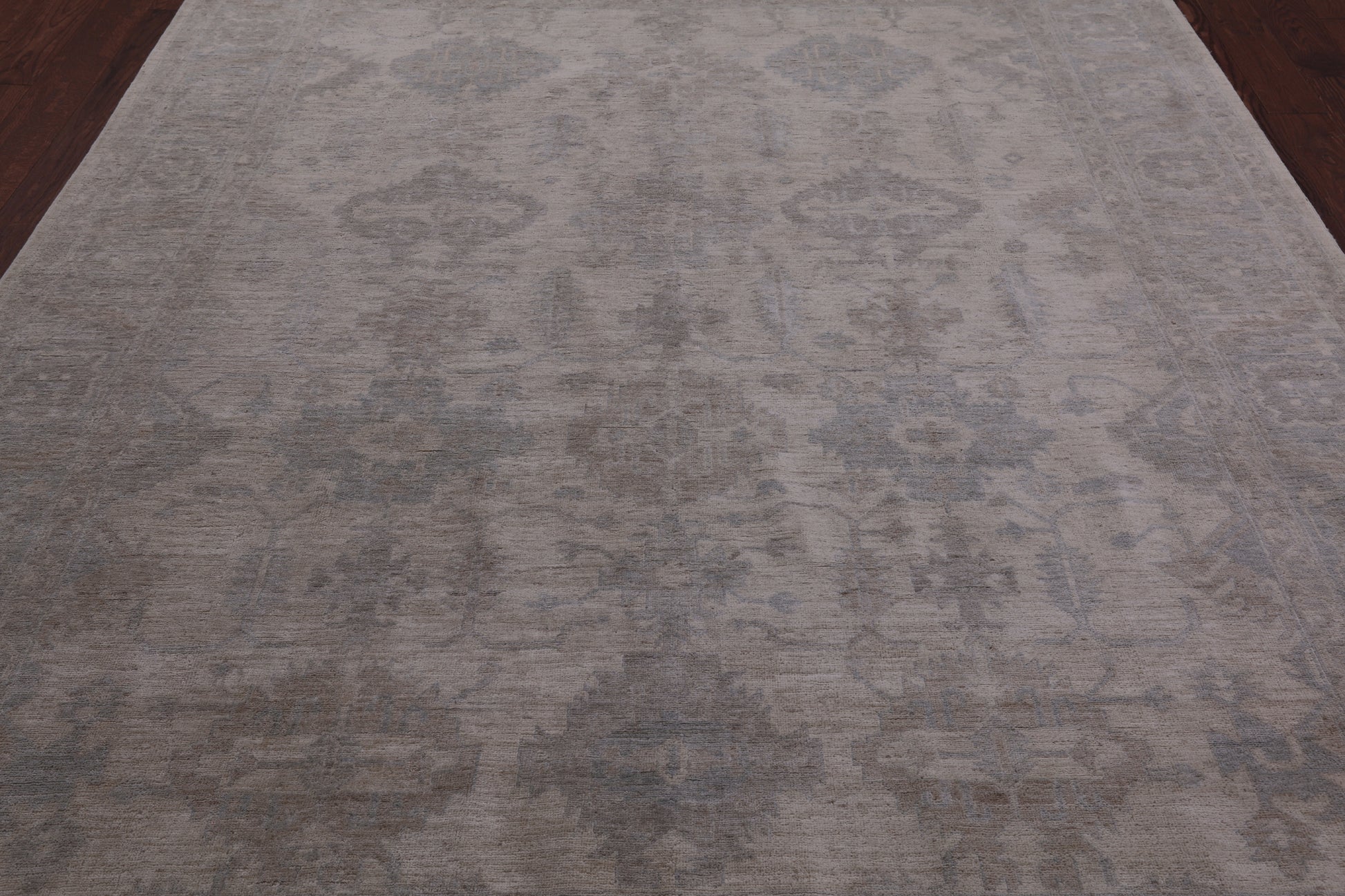 Ivory White Wash Peshawar Hand Knotted Wool Rug - 7' 11" X 9' 11" - Golden Nile