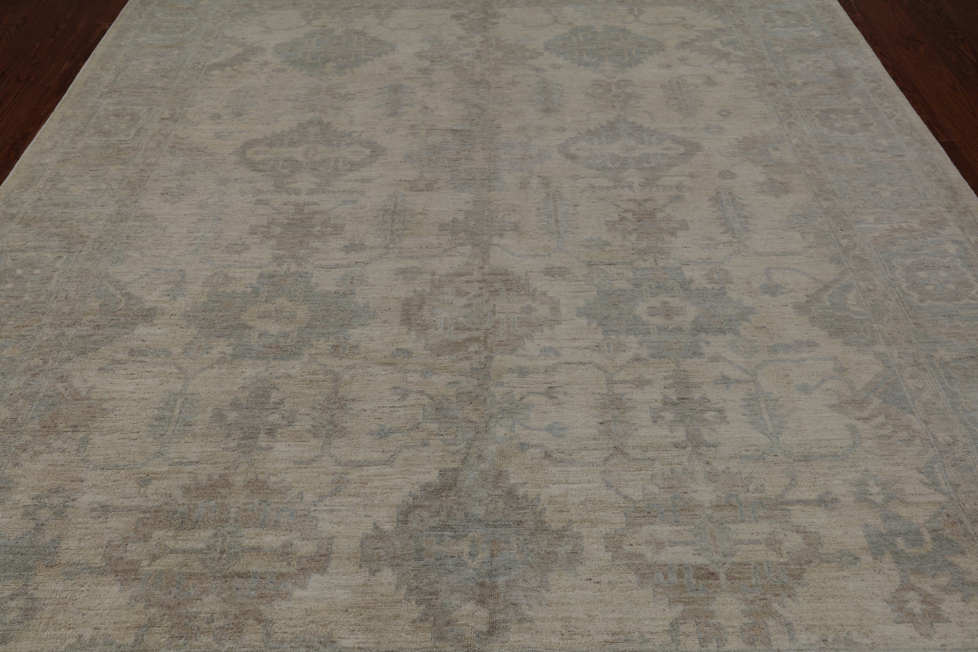 Ivory White Wash Peshawar Hand Knotted Wool Rug - 7' 11" X 9' 11"