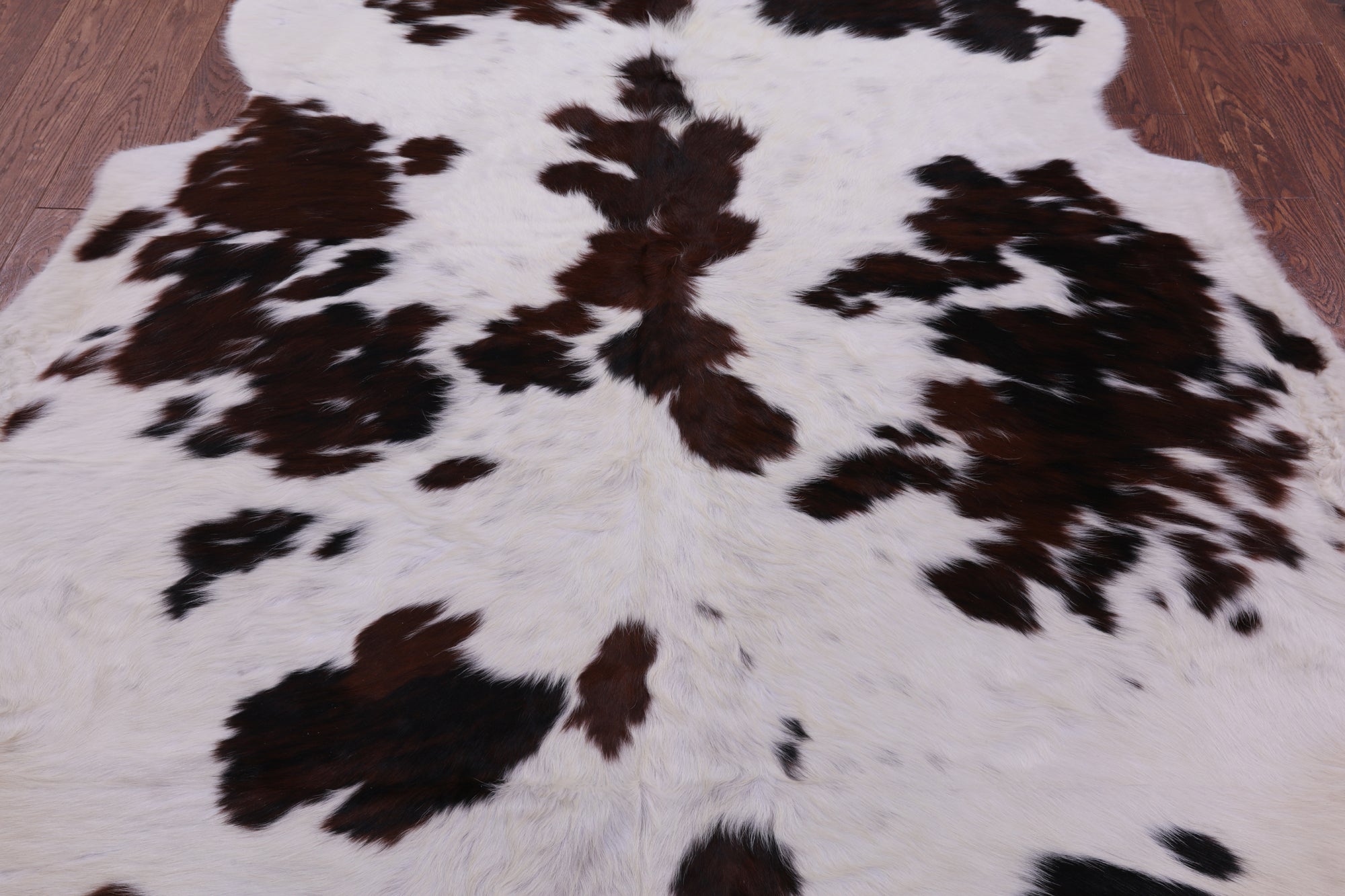 Natural Hair-On Cowhide Rug - 7' 0" X 6' 4" - Golden Nile