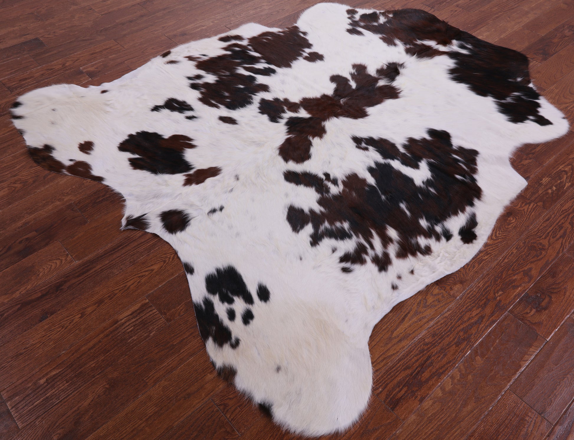 Natural Hair-On Cowhide Rug - 7' 0" X 6' 4" - Golden Nile