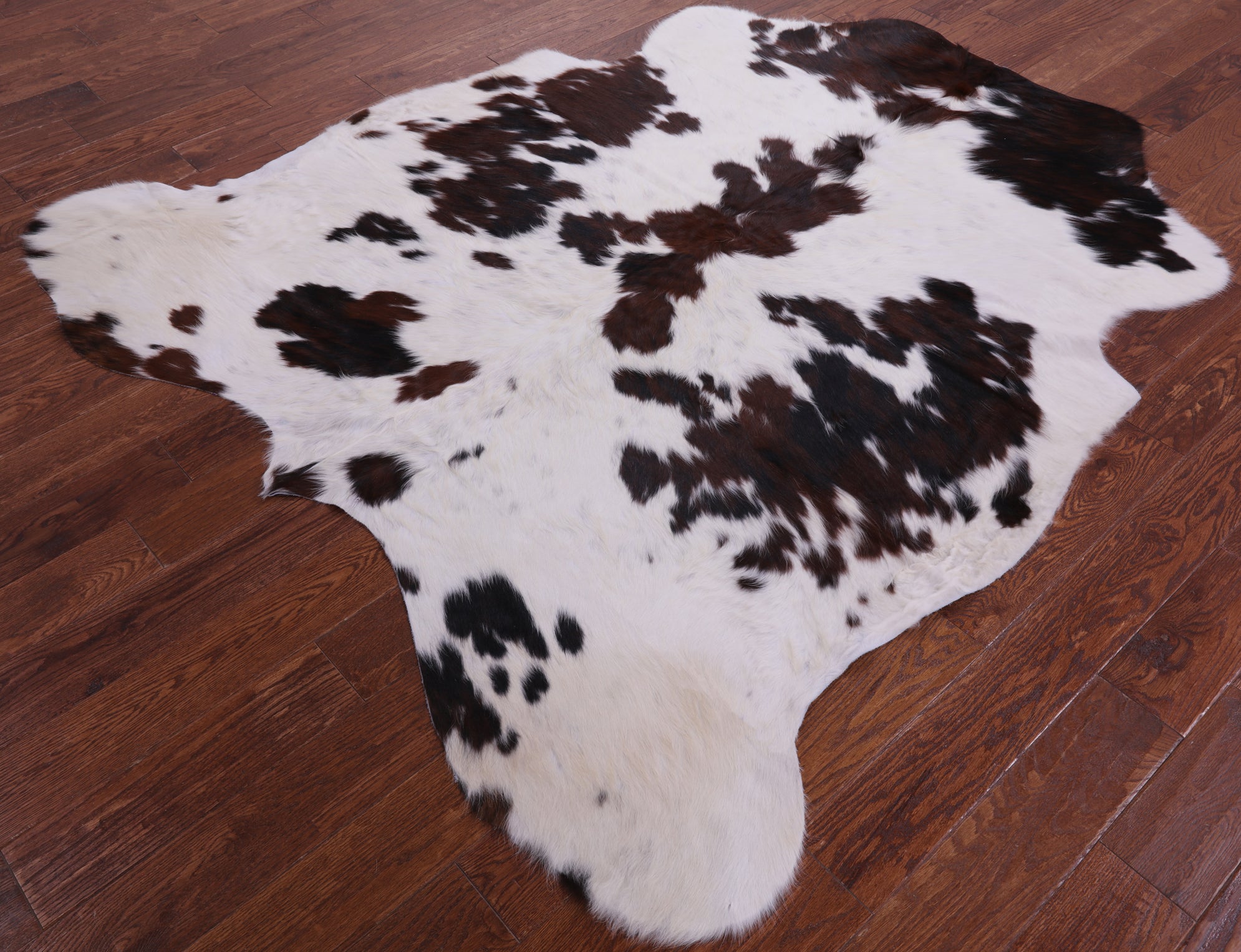Natural Hair-On Cowhide Rug - 7' 0" X 6' 4" - Golden Nile