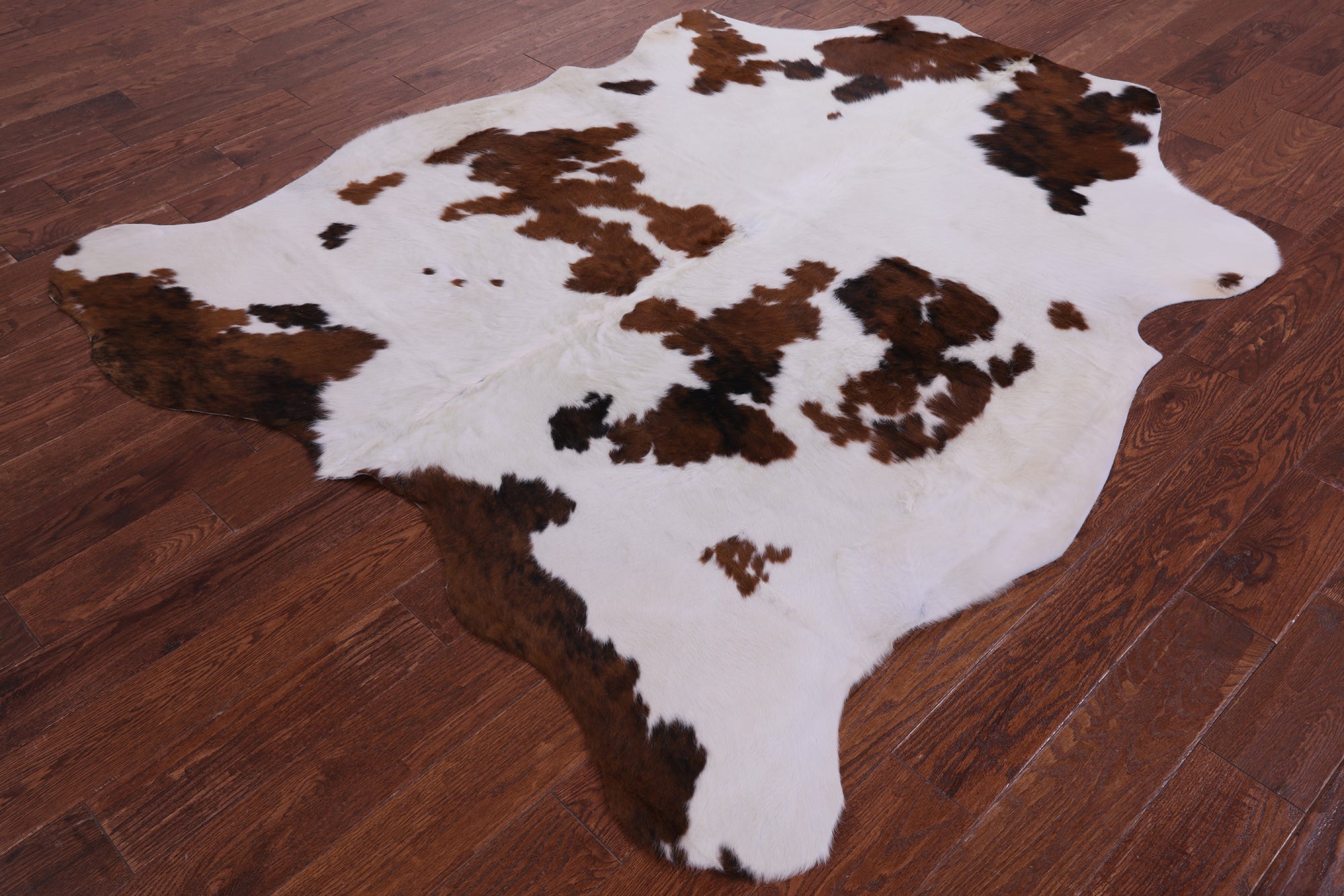 Natural Hair-On Cowhide Rug - 6' 8" X 5' 11" - Golden Nile