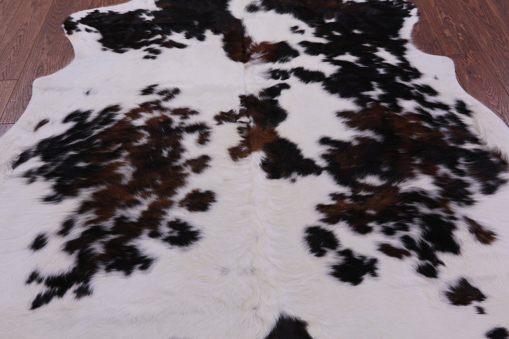 Natural Hair-On Cowhide Rug - 6' 10" X 6' 4" - Golden Nile