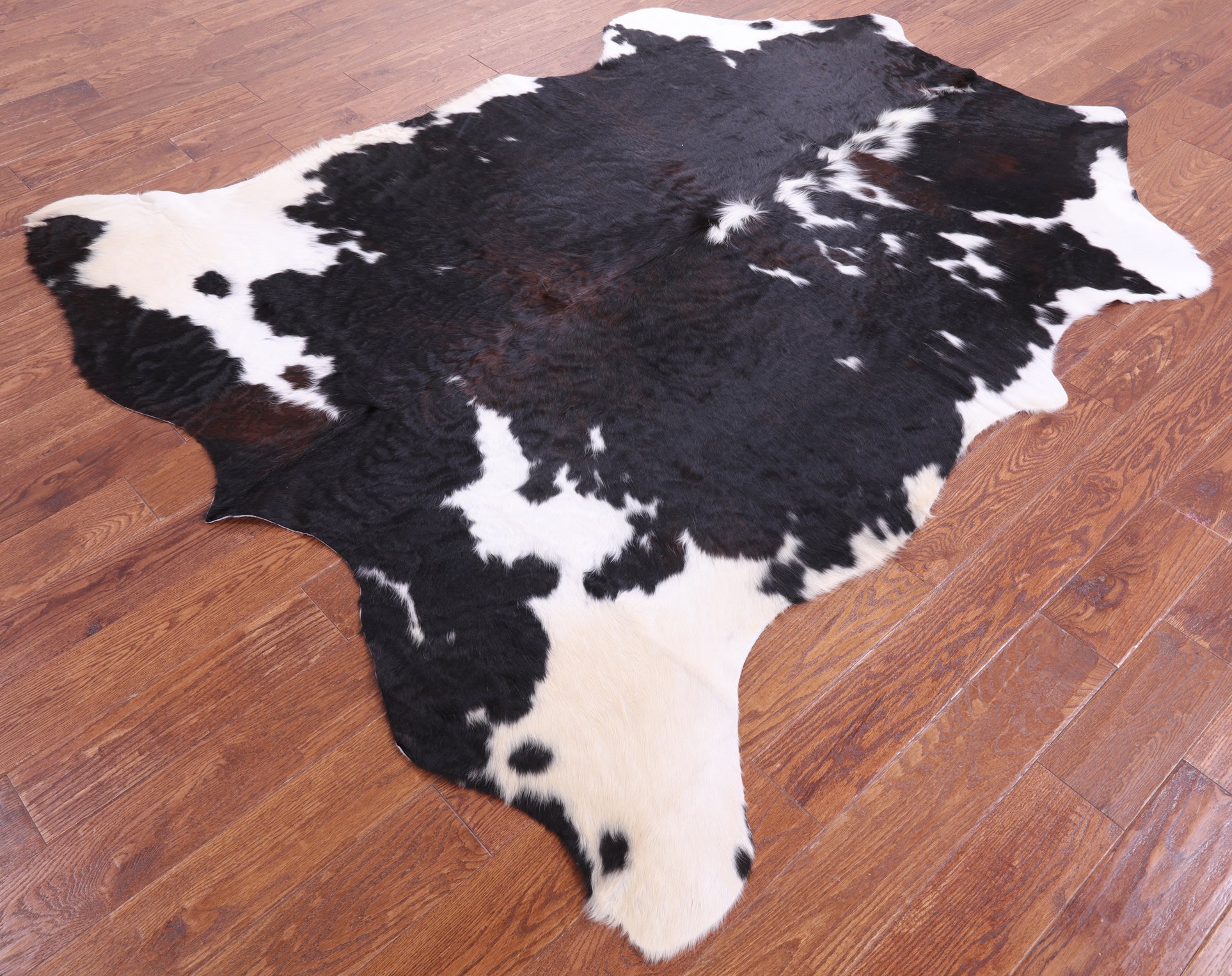 Natural Hair-On Cowhide Rug - 7' 3" X 6' 5" - Golden Nile