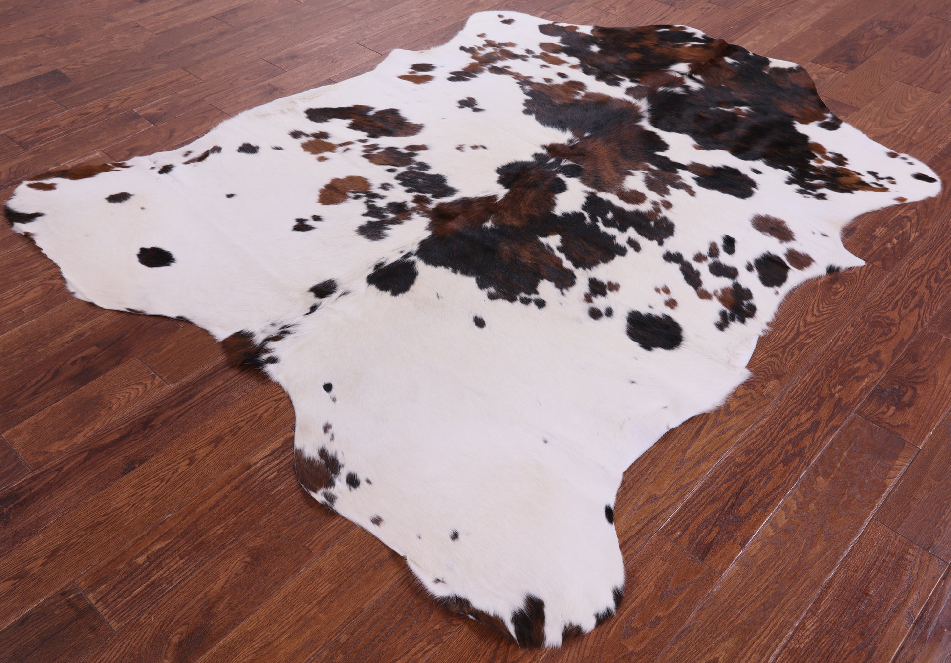 Natural Hair-On Cowhide Rug - 7' 0" X 5' 11" - Golden Nile