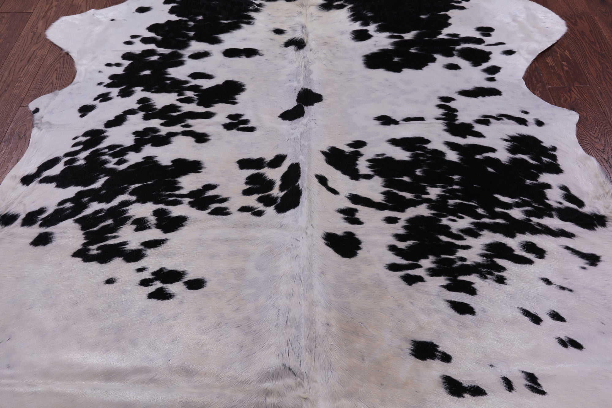 Natural Hair-On Cowhide Rug - 7' 4" X 6' 6" - Golden Nile