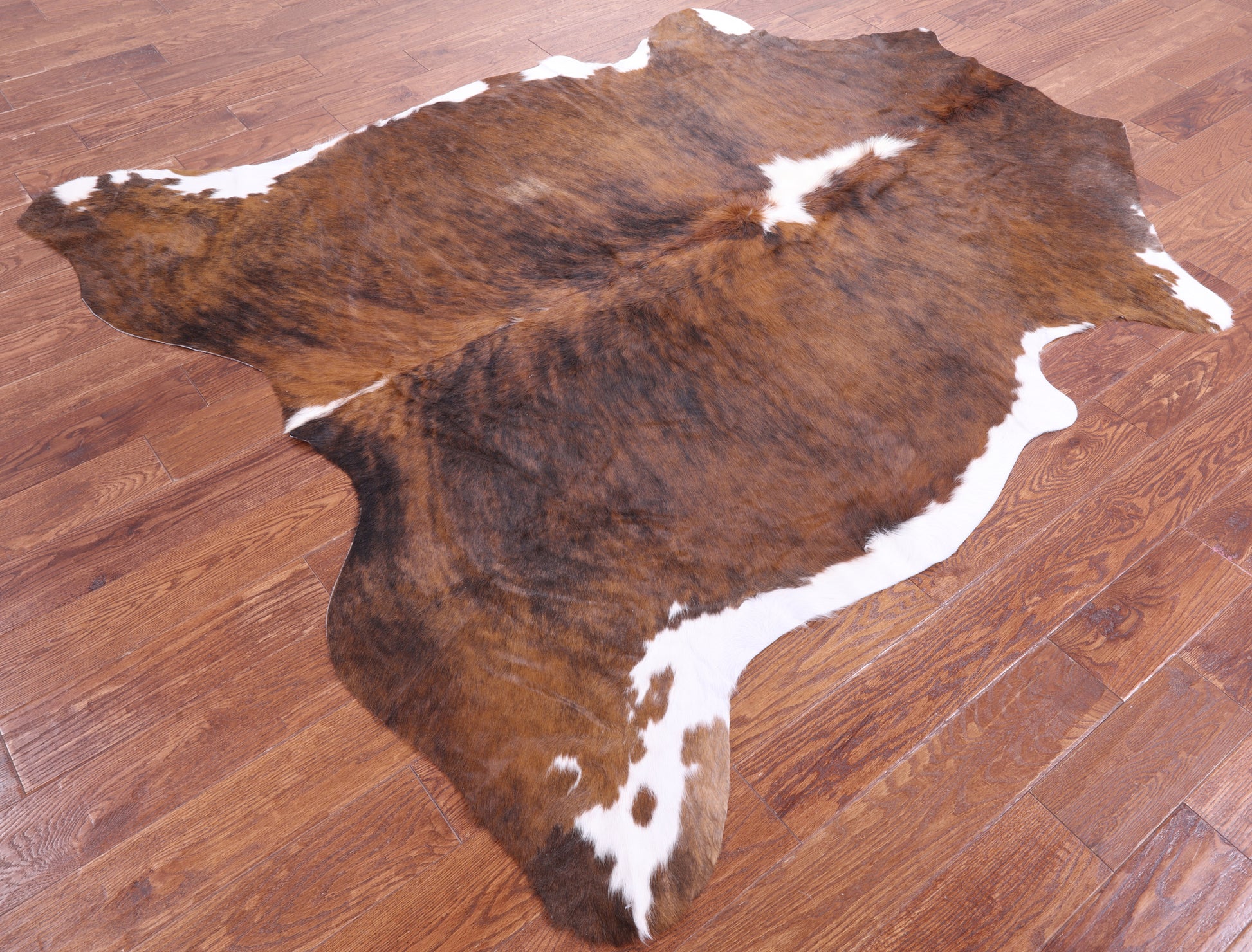 Natural Hair-On Cowhide Rug - 7' 0" X 6' 4" - Golden Nile