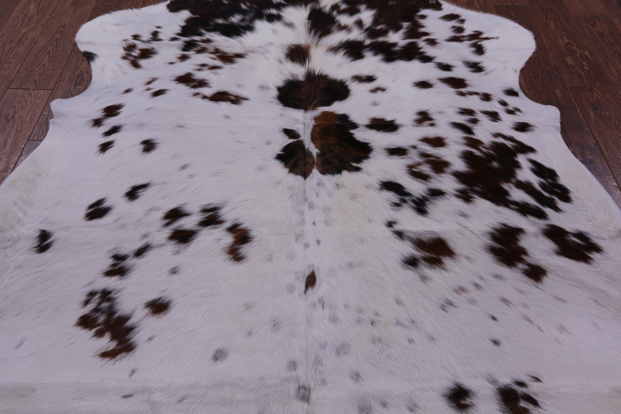 Natural Hair-On Cowhide Rug - 7' 1" X 5' 9" - Golden Nile