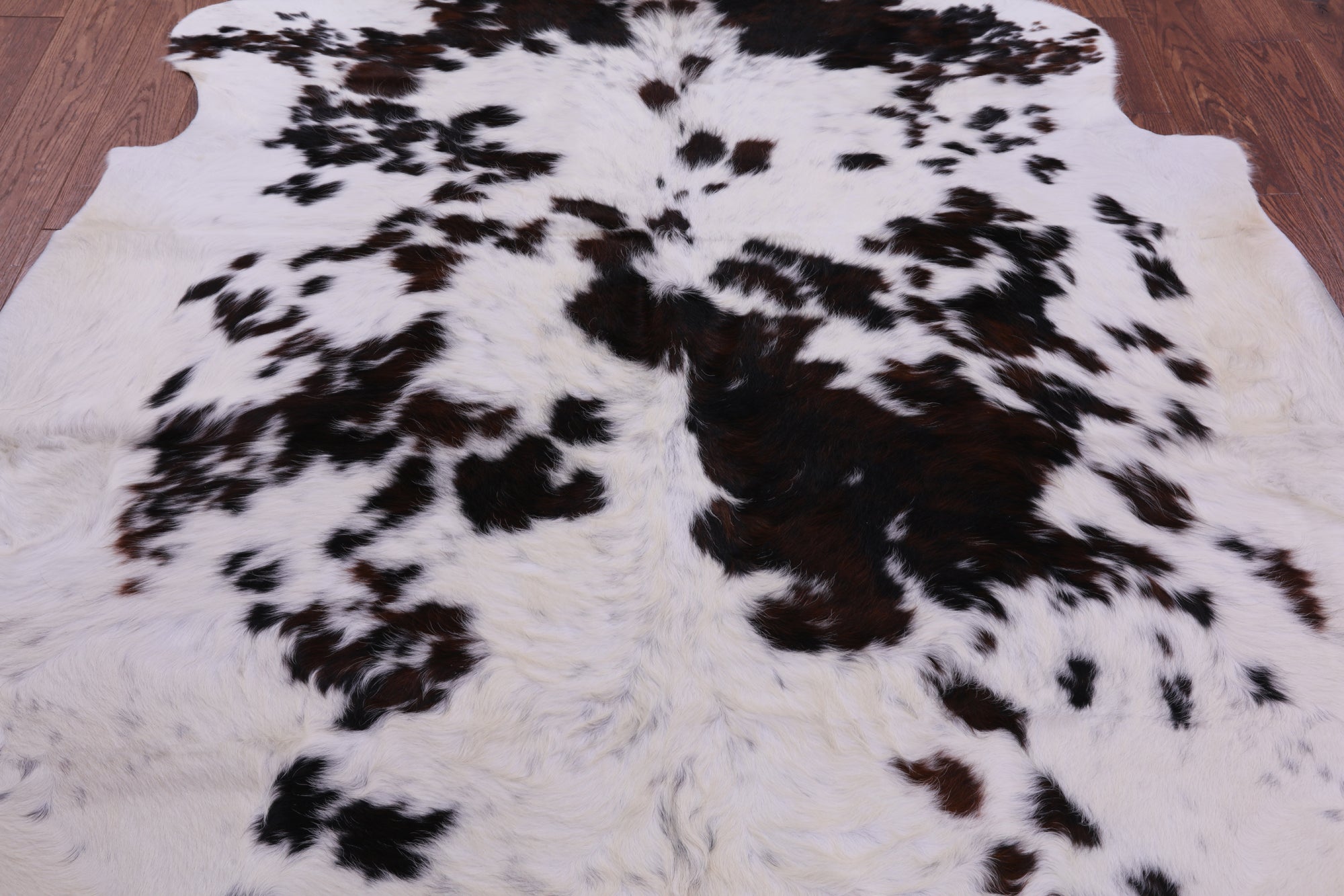 Natural Hair-On Cowhide Rug - 7' 4" X 6' 9" - Golden Nile