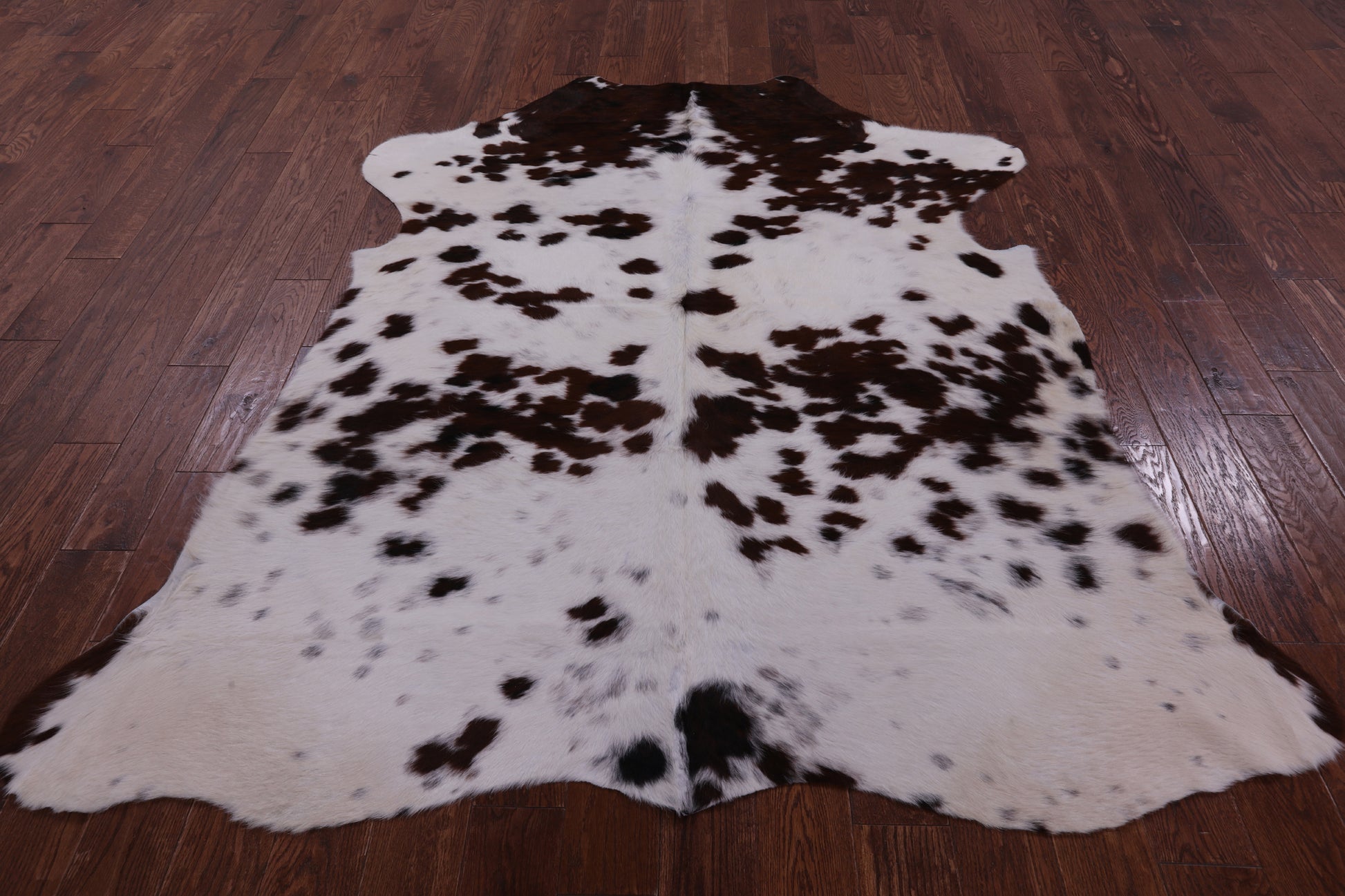 Natural Hair-On Cowhide Rug - 7' 1" X 6' 4" - Golden Nile