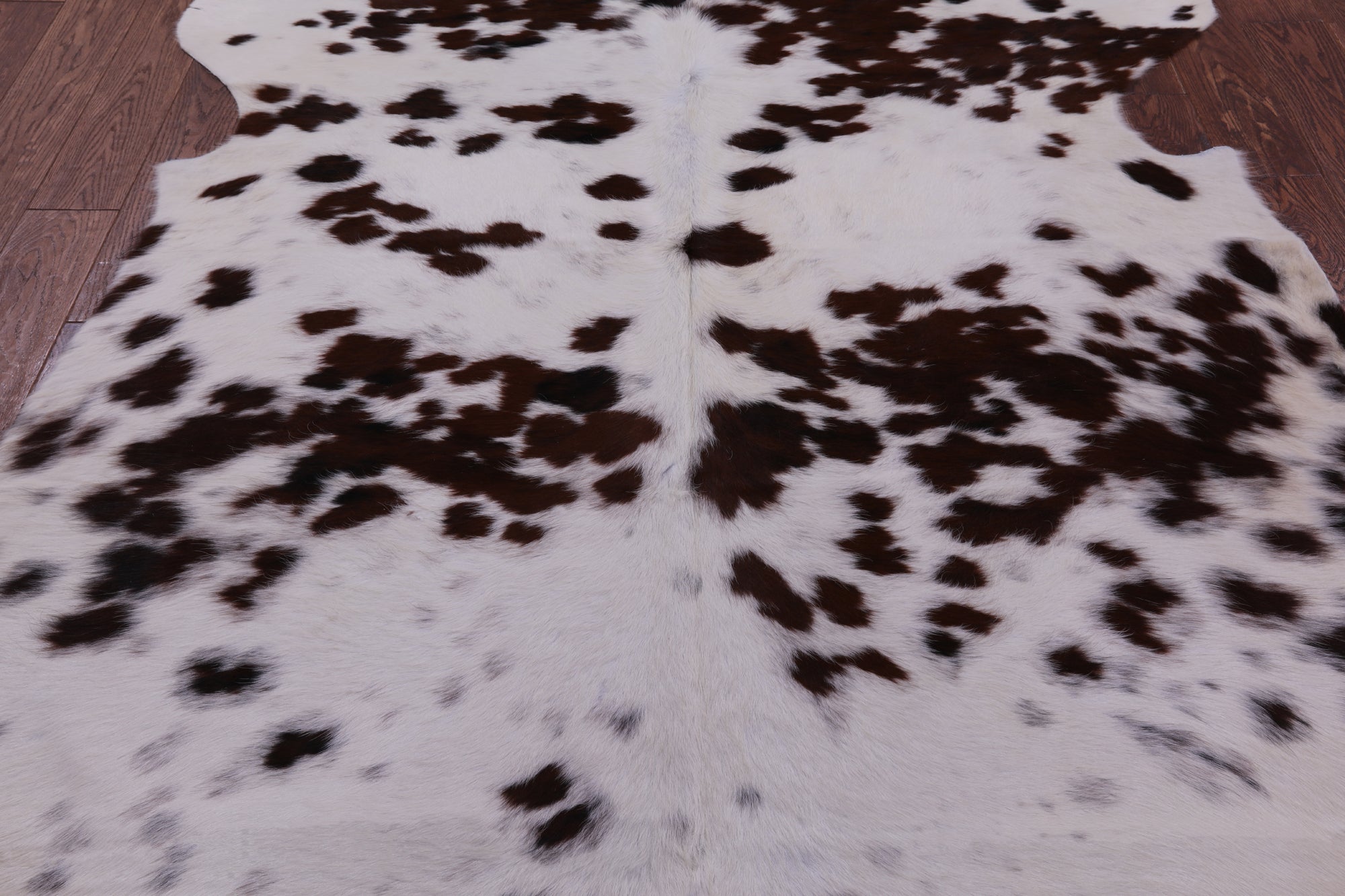 Natural Hair-On Cowhide Rug - 7' 1" X 6' 4" - Golden Nile
