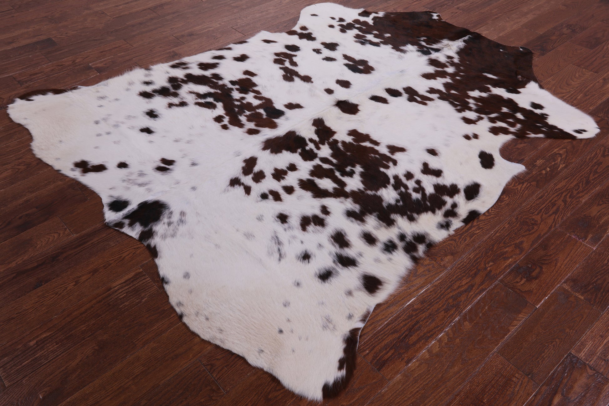 Natural Hair-On Cowhide Rug - 7' 1" X 6' 4" - Golden Nile