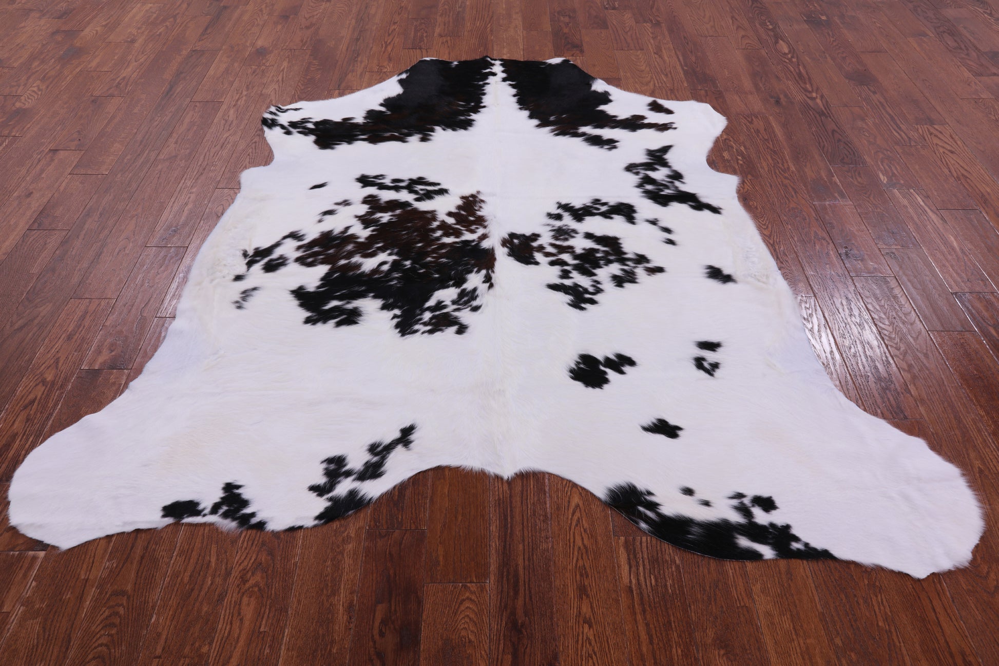 Natural Hair-On Cowhide Rug - 7' 1" X 6' 10" - Golden Nile