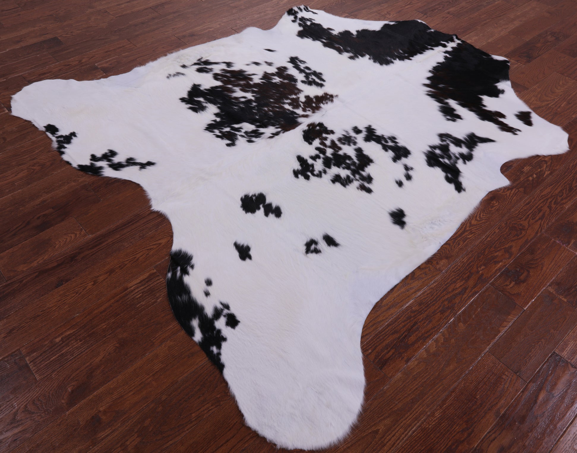 Natural Hair-On Cowhide Rug - 7' 1" X 6' 10" - Golden Nile