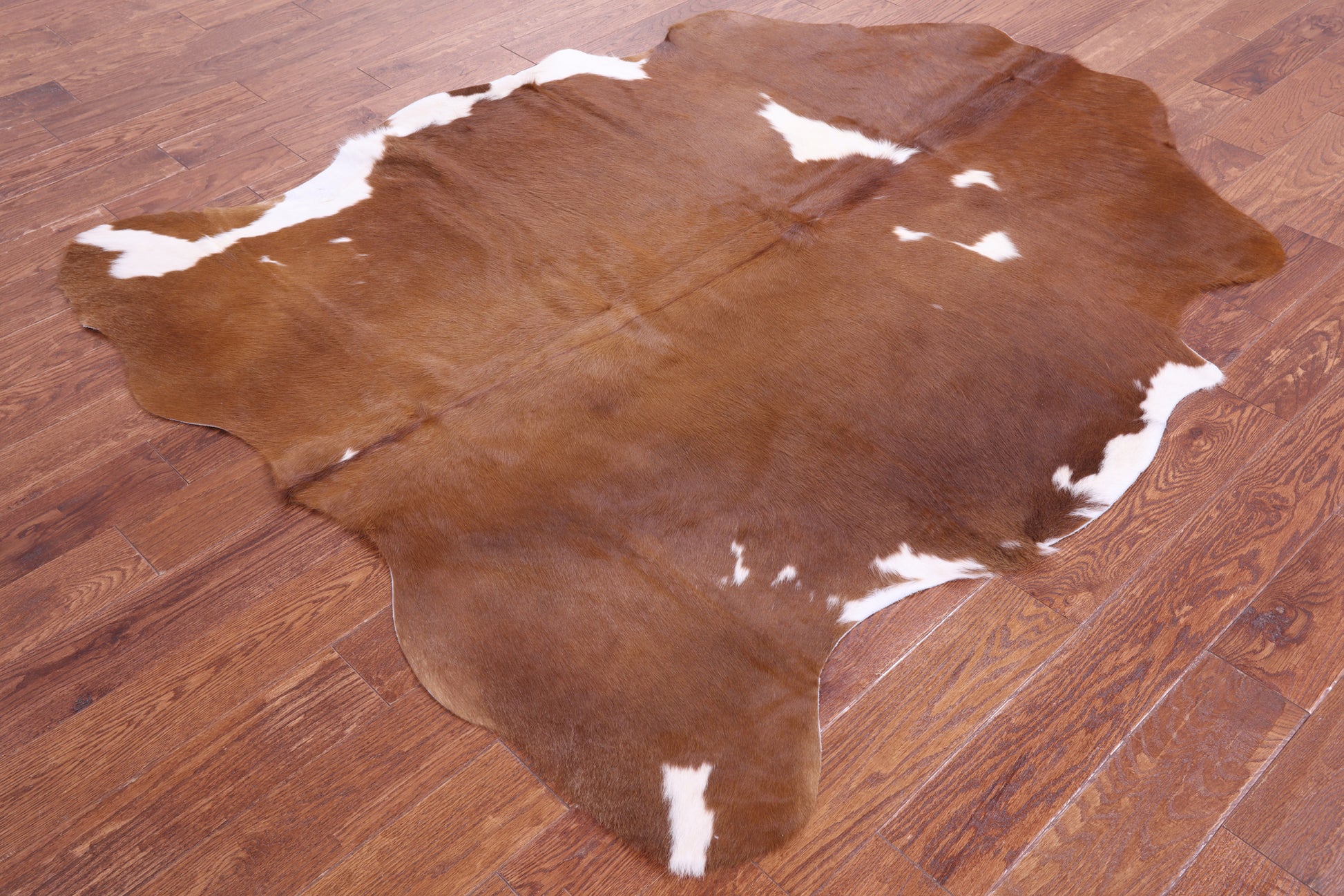 Natural Hair-On Cowhide Rug - 6' 6" X 5' 6" - Golden Nile