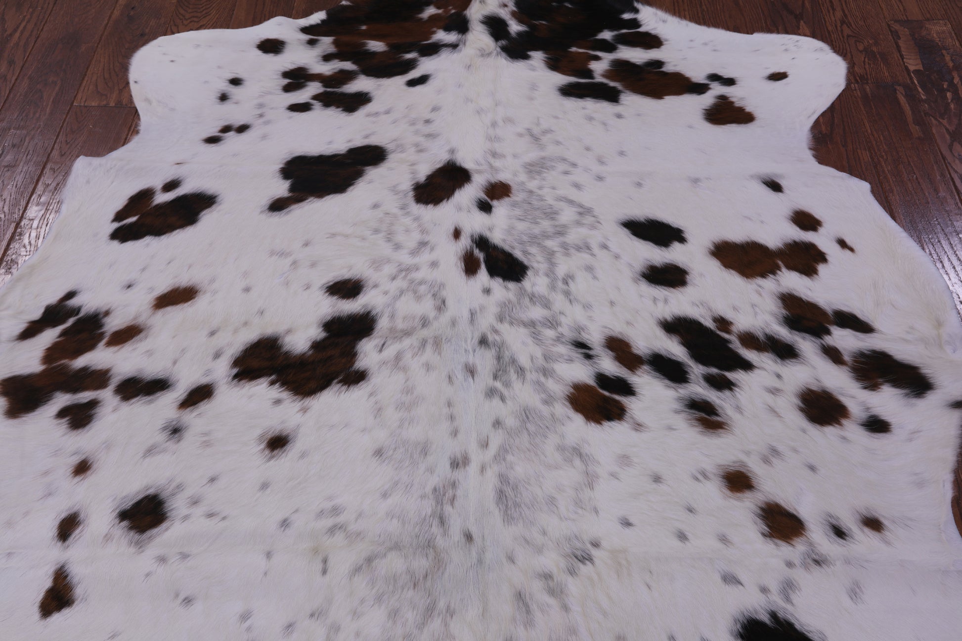 Natural Hair-On Cowhide Rug - 7' 0" X 6' 0" - Golden Nile