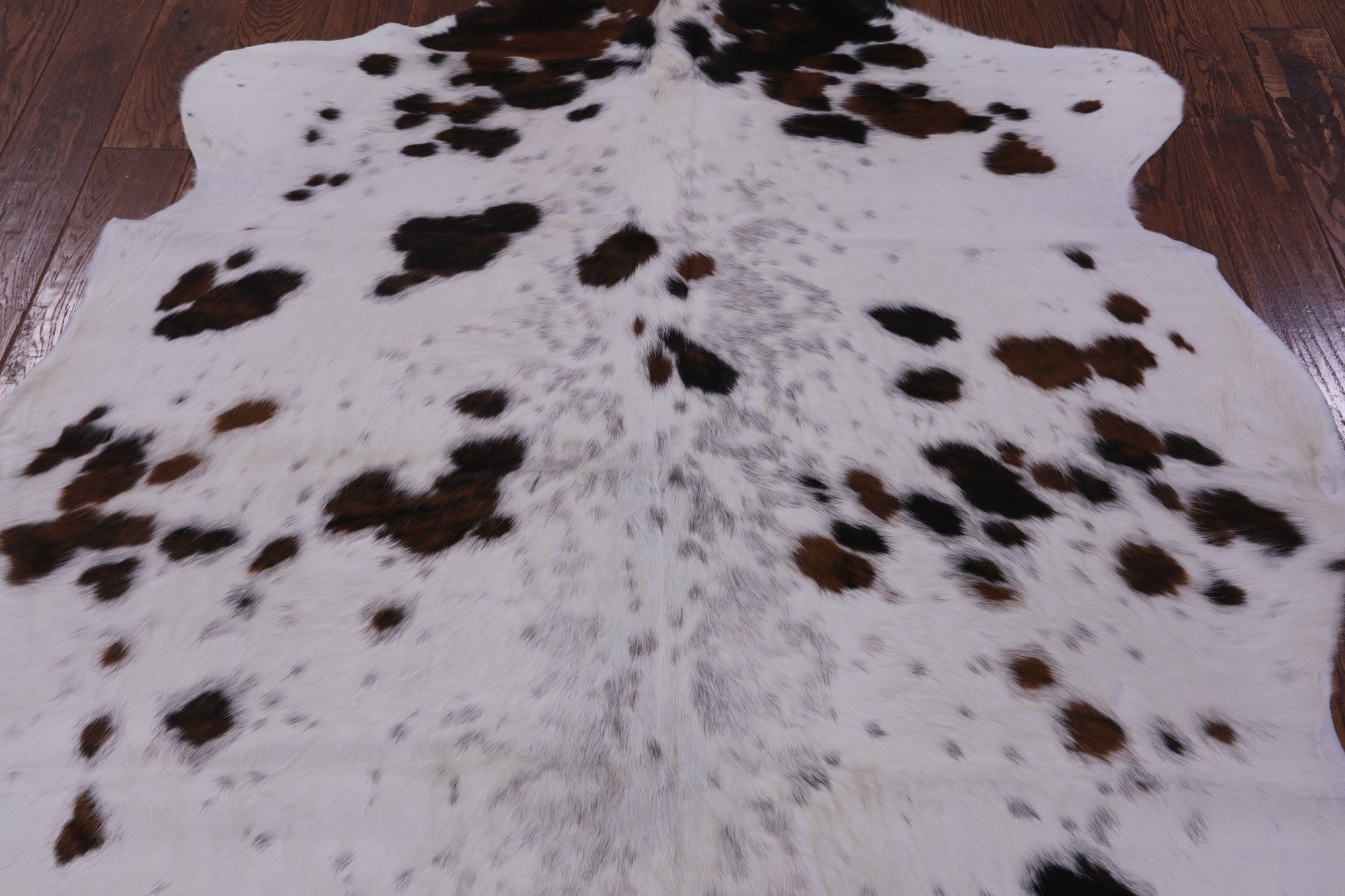 Natural Hair-On Cowhide Rug - 7' 0" X 6' 0" - Golden Nile