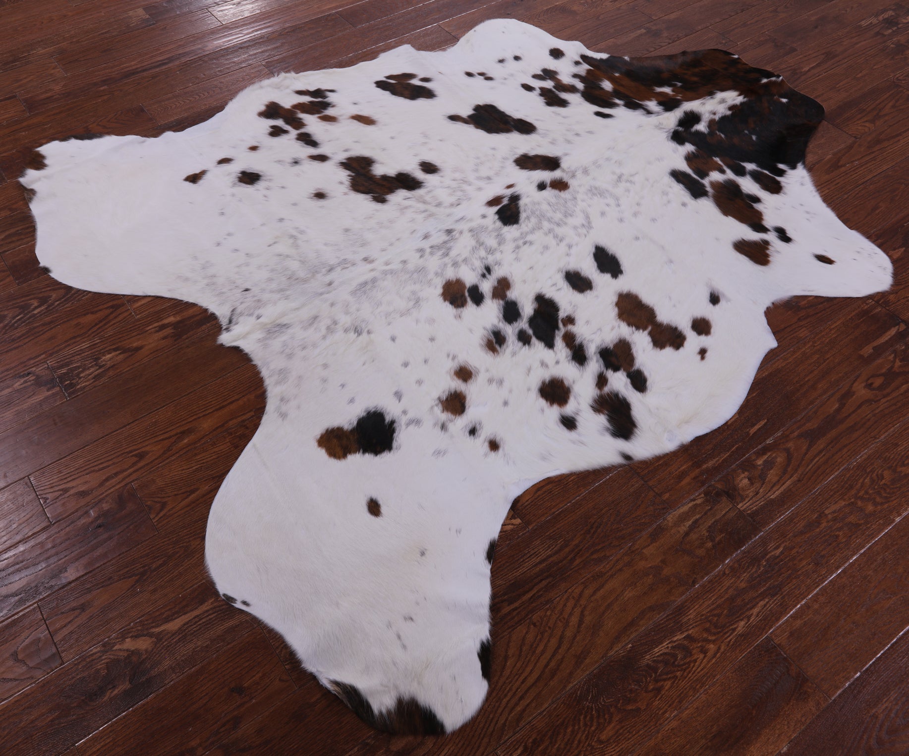 Natural Hair-On Cowhide Rug - 7' 0" X 6' 0" - Golden Nile